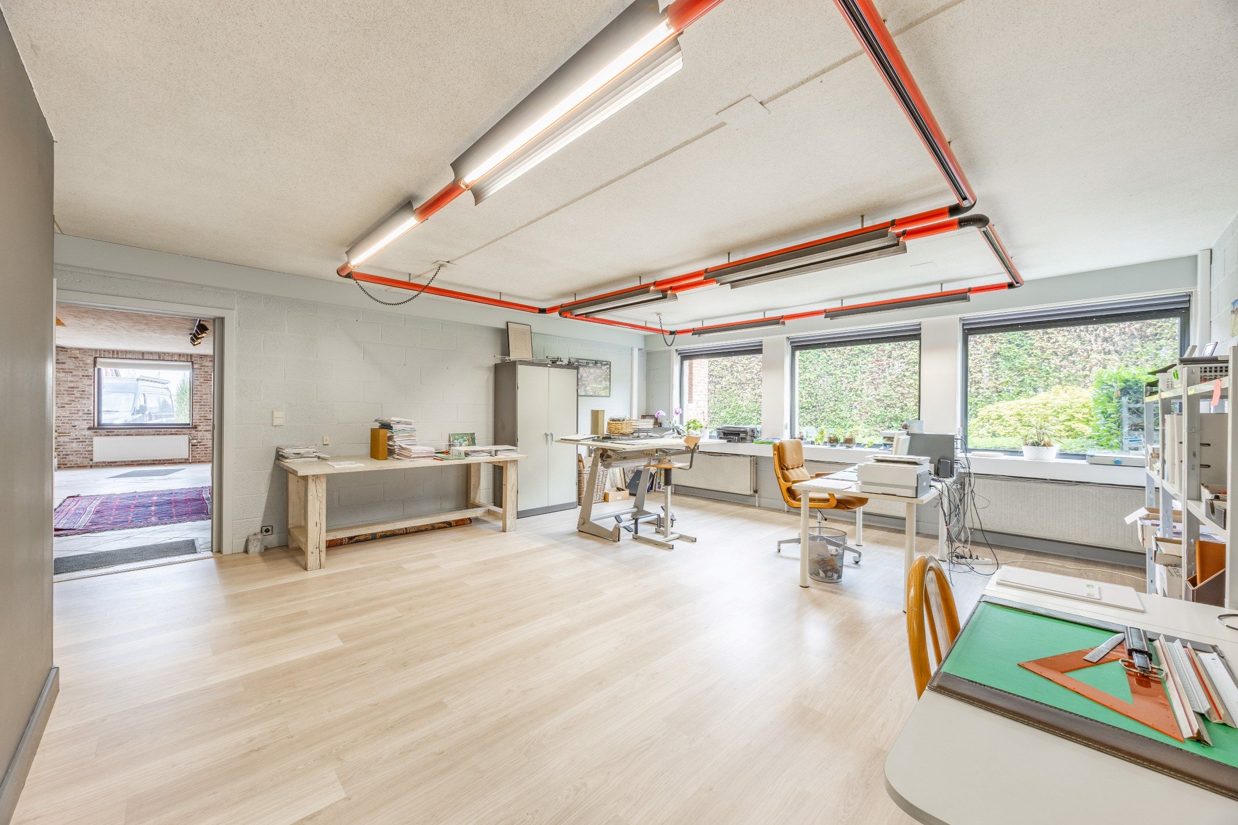 MULTIFUNCTIONELE EIGENDOM MET COMMERCIËLE LIGGING foto 6