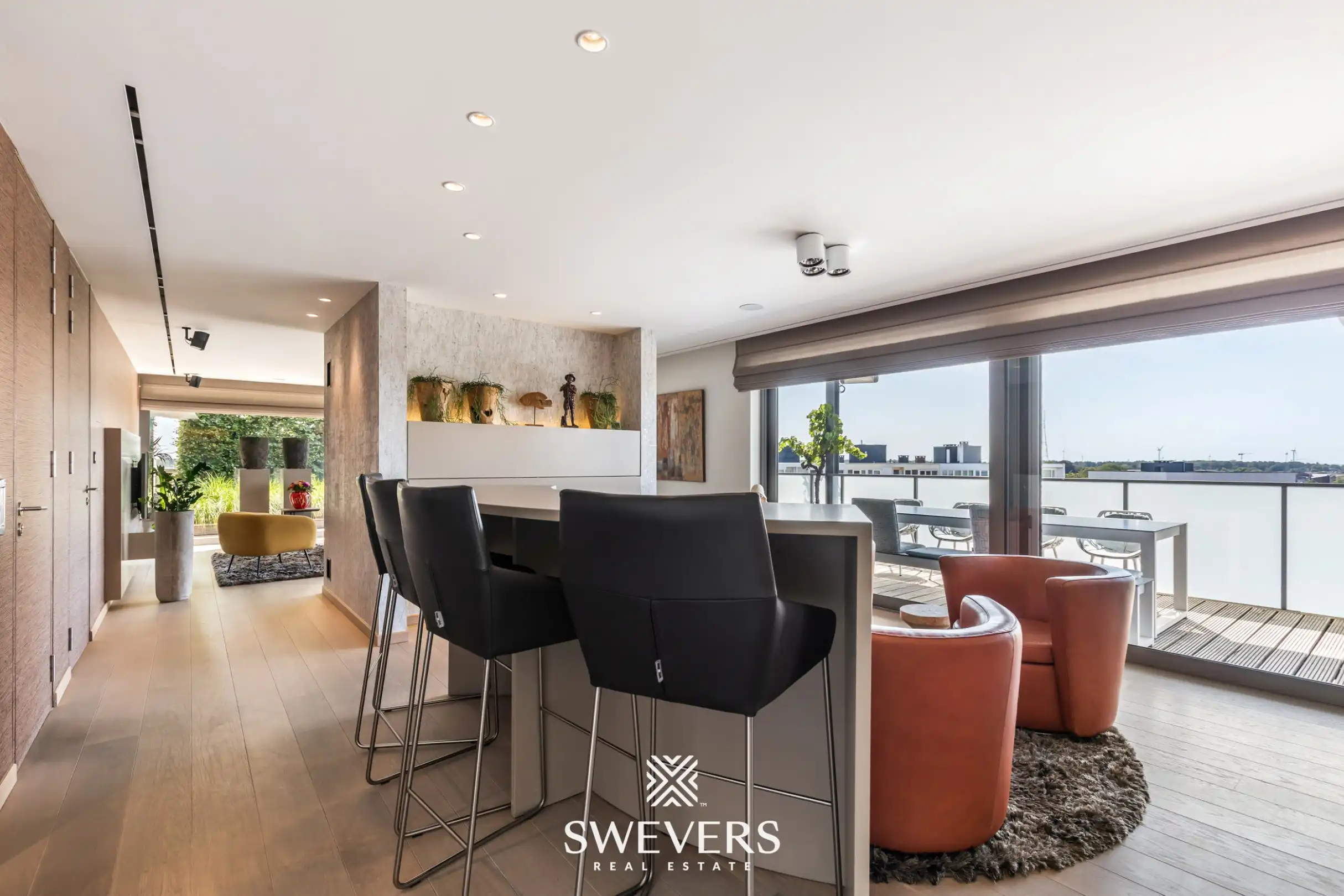 Exclusief penthouse met veel lichtinval en ruim panoramisch terras met prachtig ver uitzicht in centrum Genk foto 9