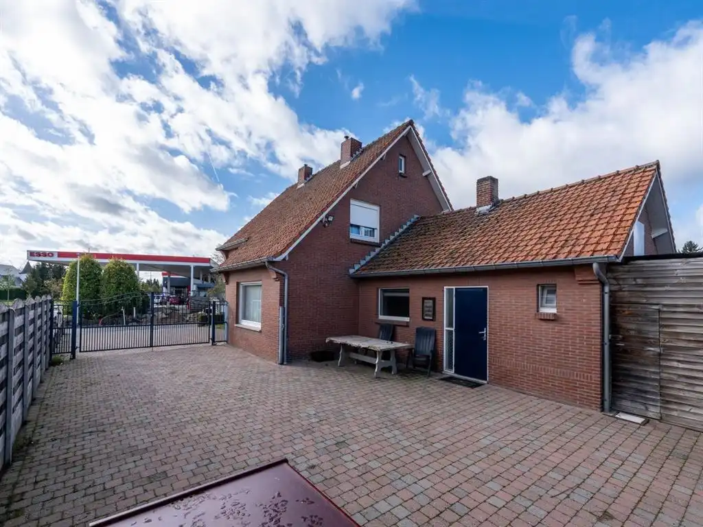 Verzorgde vrijstaande woning, grotendeels gerenoveerd foto 6