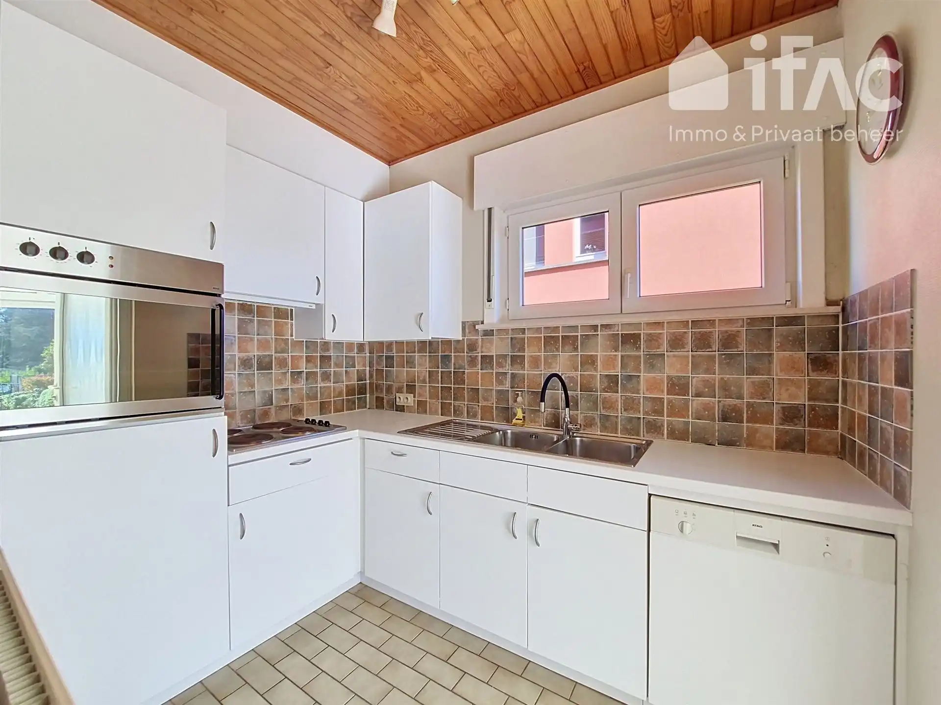 Mooi 3-gevel woning in centrum met parking&garage op 4a70ca foto 8
