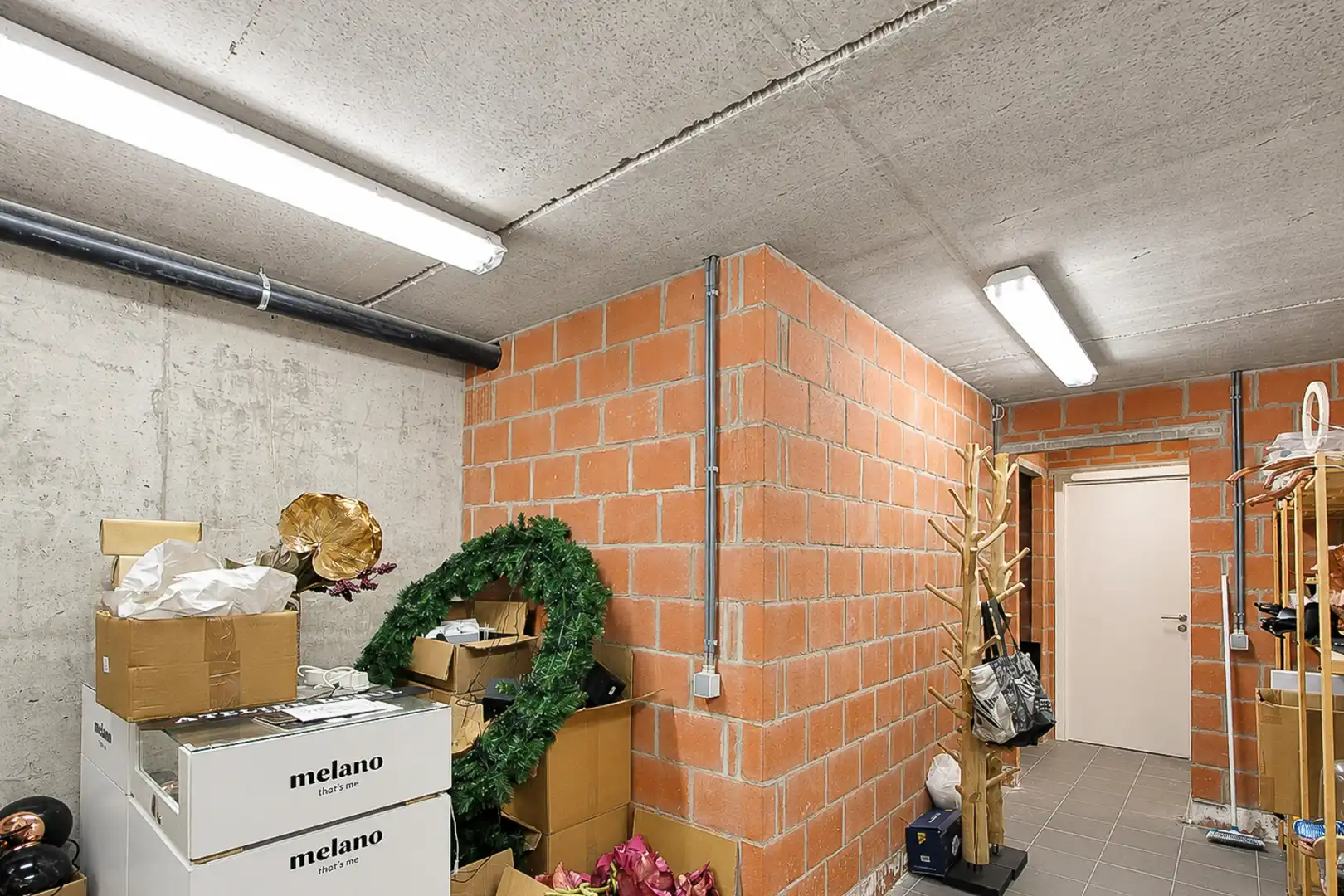 Moderne winkel met hoge plafonds te huur Lippenslaan 333 (vanaf 1/4/2027) foto 13