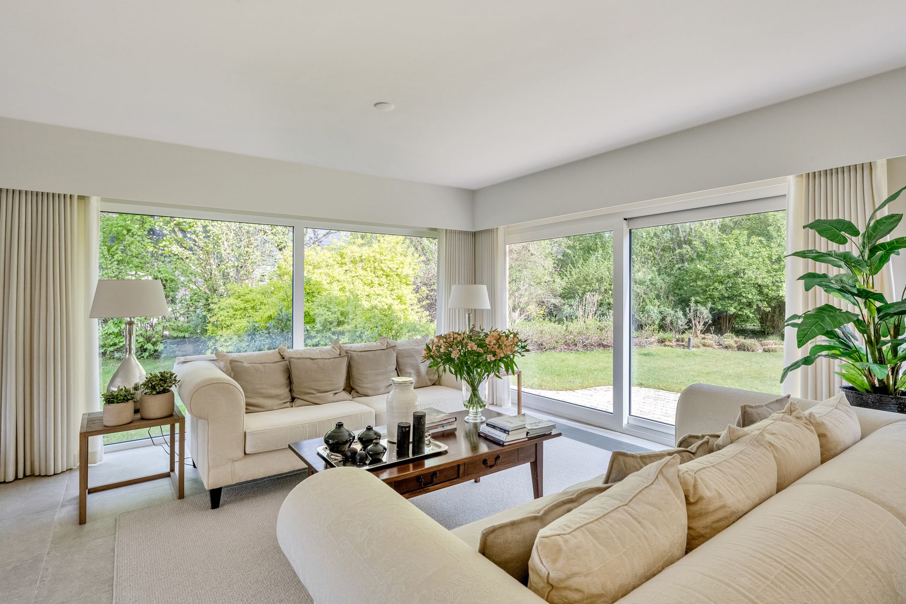 Energiezuinige villa met privé bos en prachtige tuin. foto 7