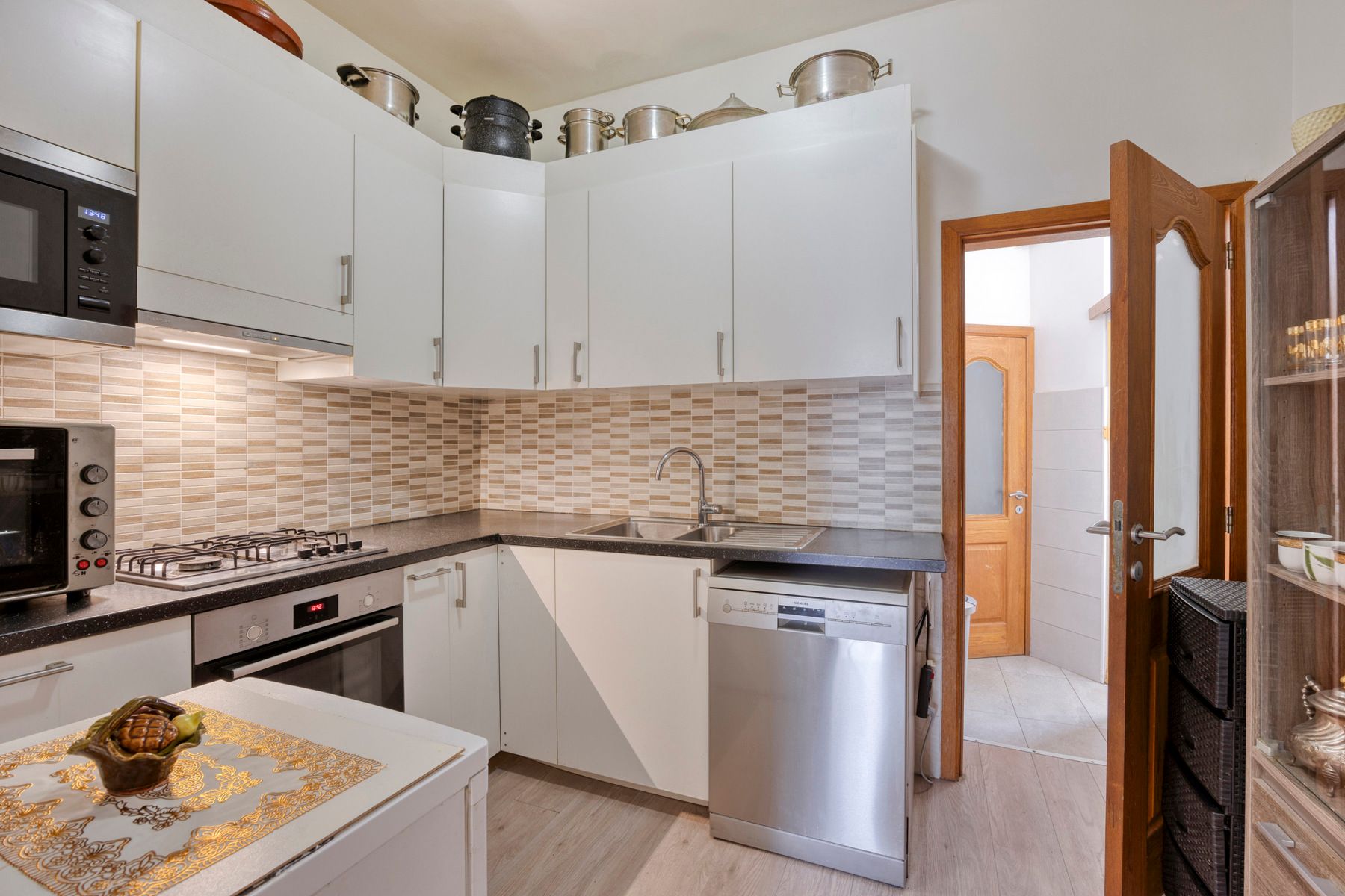 Instapklaar appartement met 2 slaapkamers  foto 8