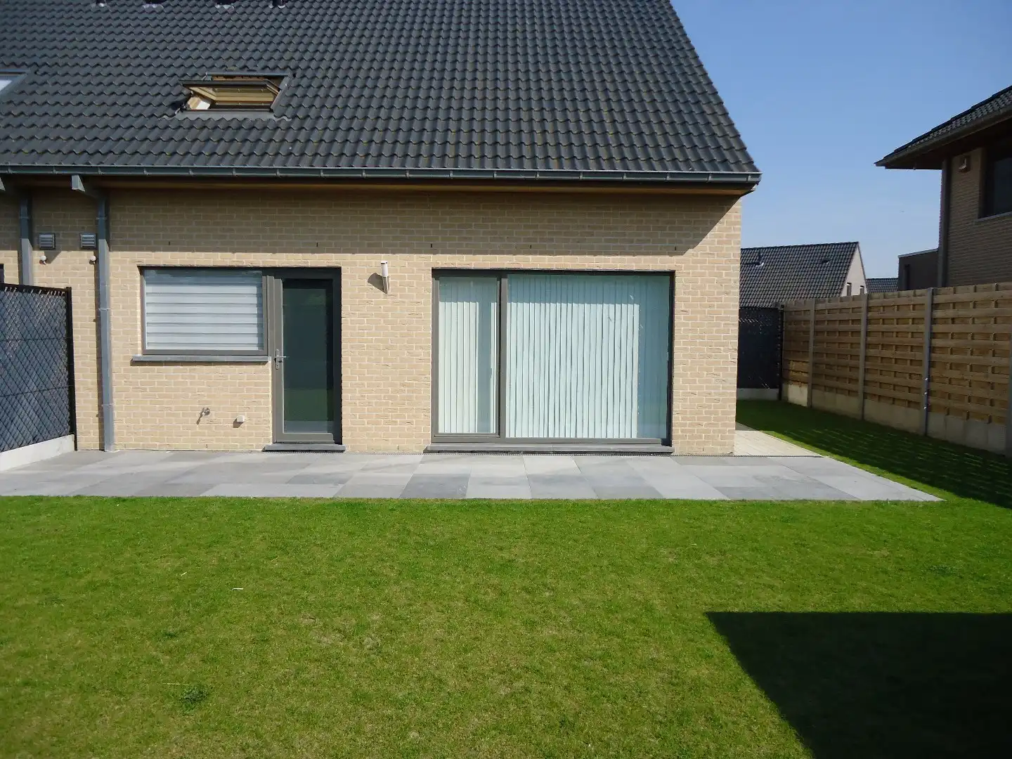 Ruime nieuwbouwwoning met zongerichte tuin en 3 slaapkamers foto 2