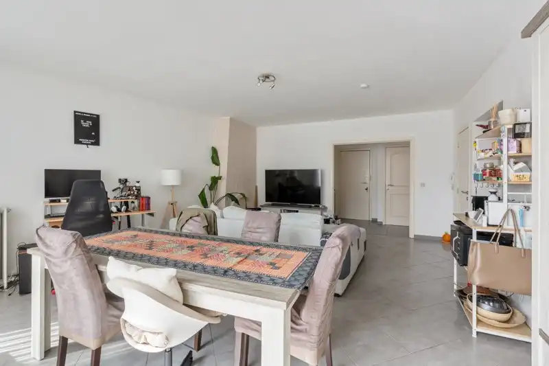 Zeer goed gelegen appartement met 2 slaapkamers foto 3