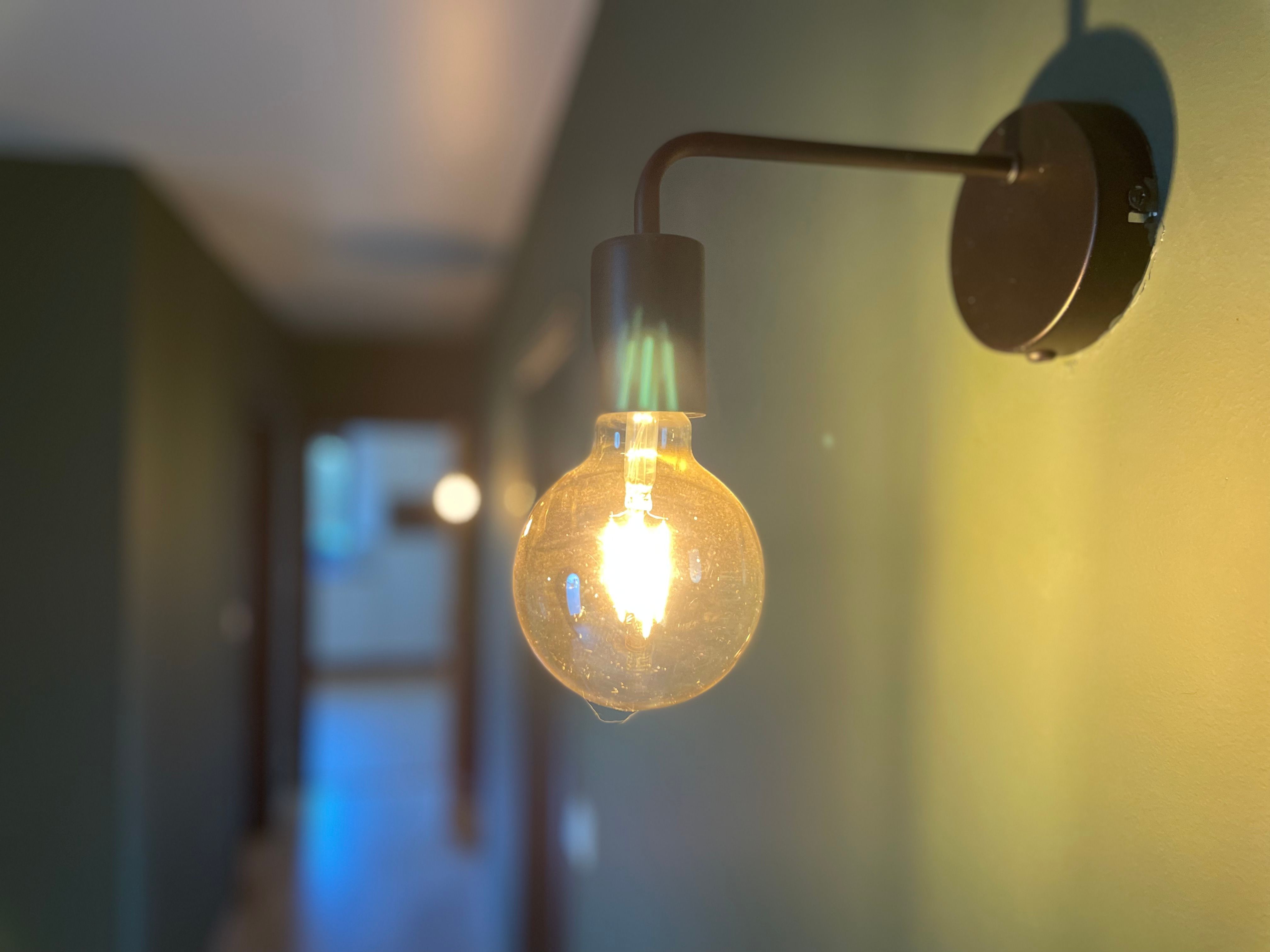 Ruime bungalow met drie slaapkamers en inpandige garage op een perceel van 10a37ca. foto 4