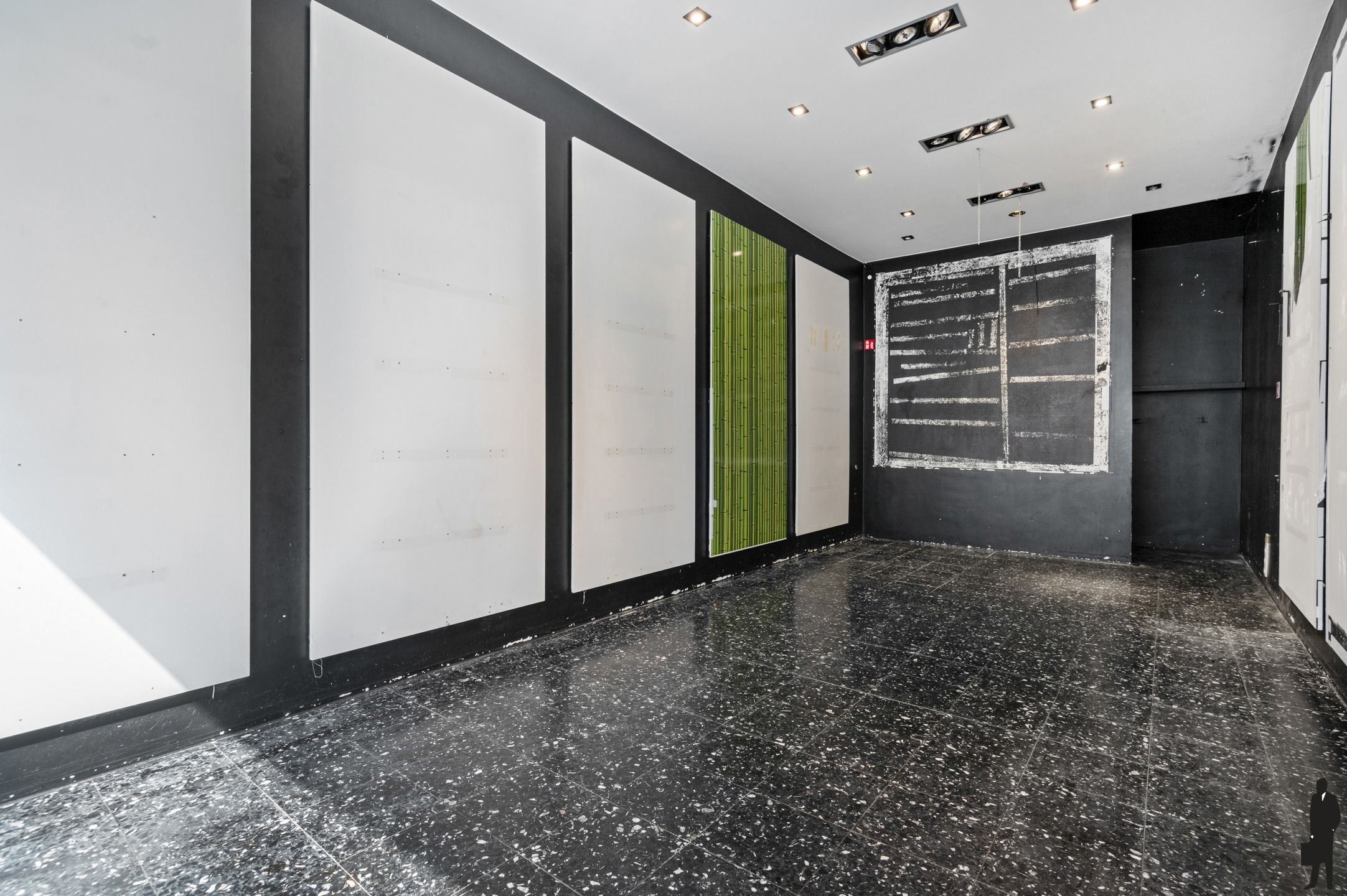 Riant opbrengsteigendom met handelsgelijkvloers en vier verdiepingen foto 4