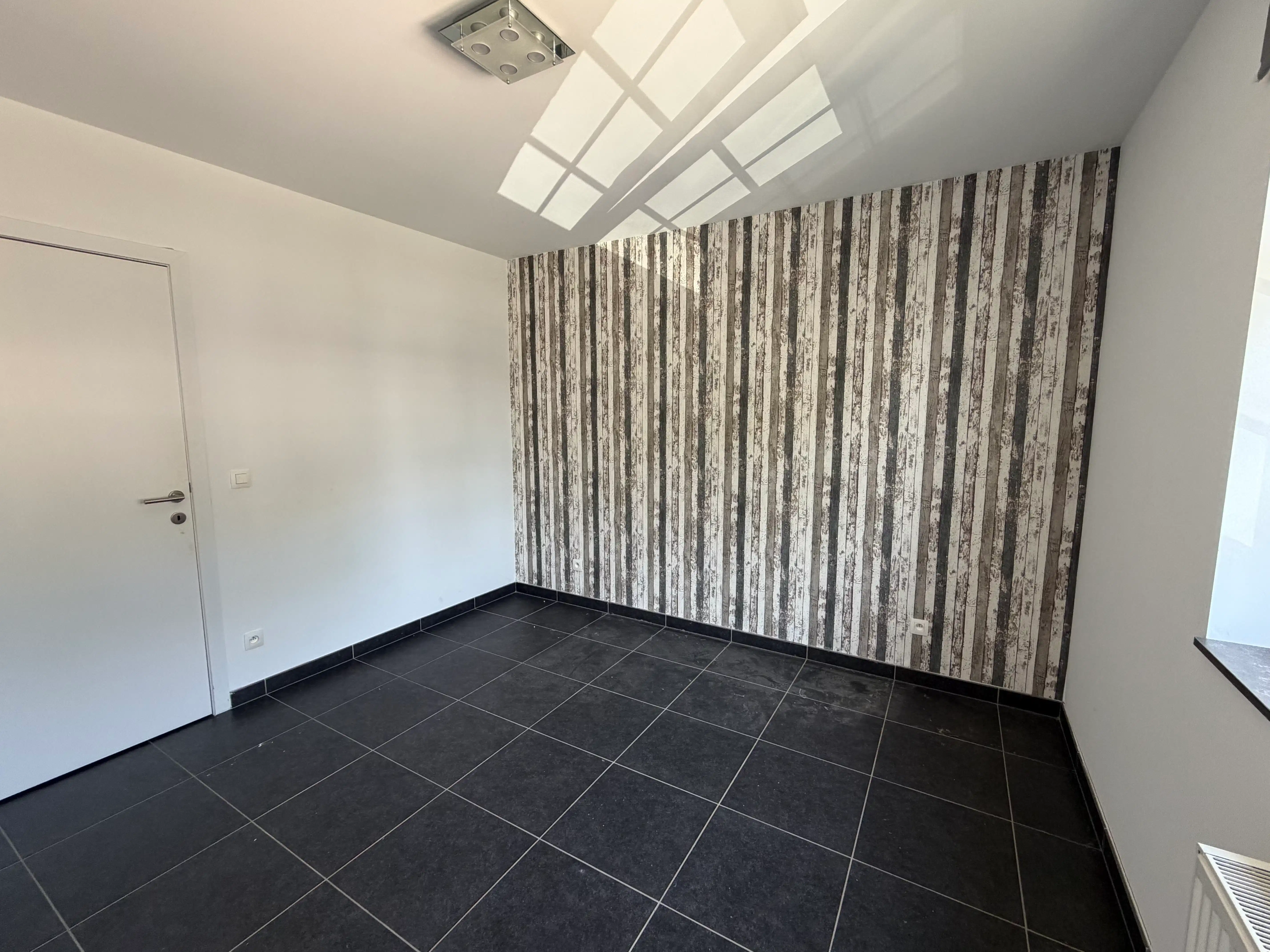 Ruim appartement met vier slpks, terras en autostaanplaats foto 18