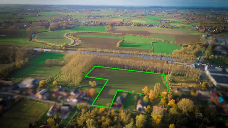 Exclusief nabij Avelgem! Grond in de bouwzone op 1ha 89ca met straatbreedte van 27m! foto 3