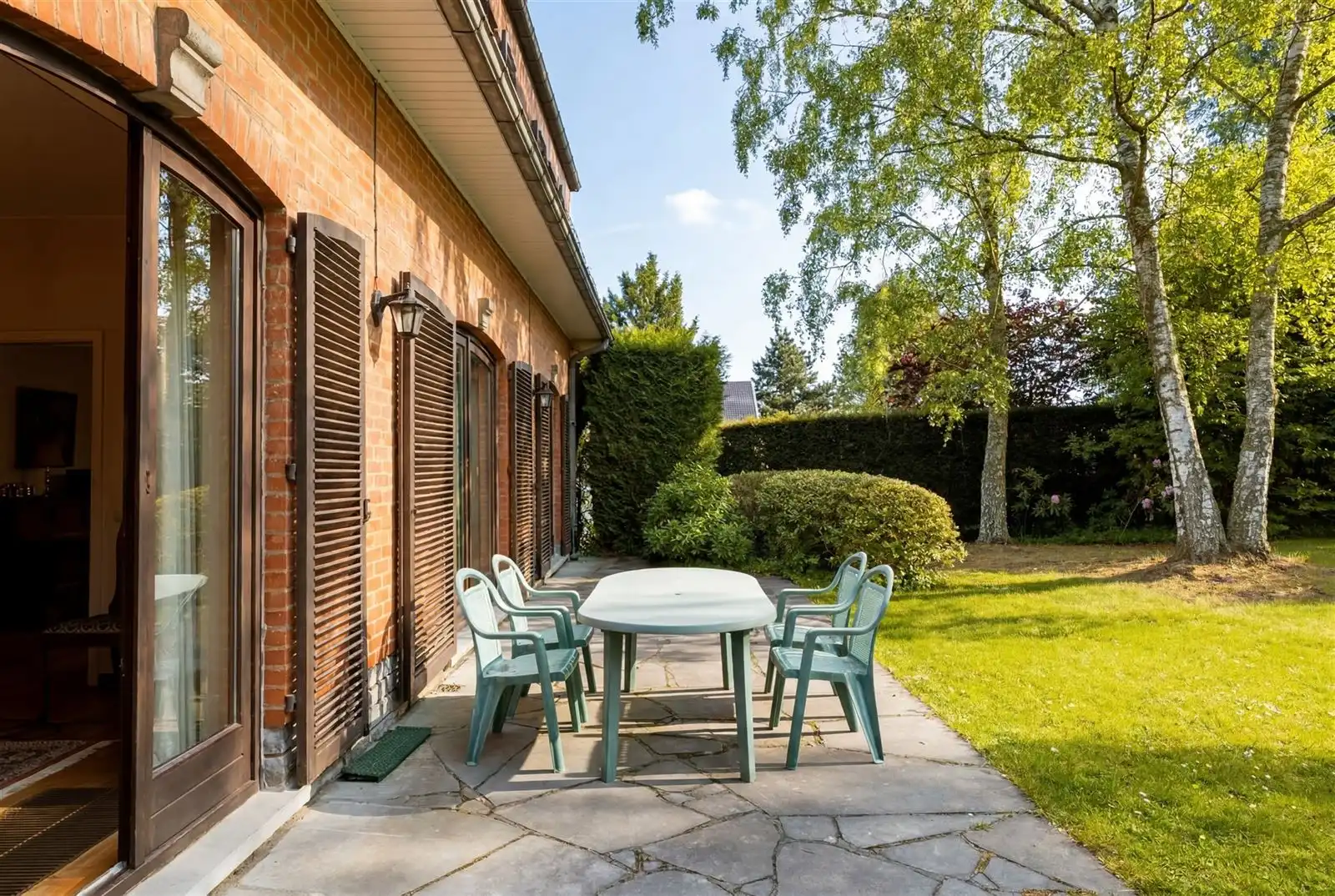 Residentieel gelegen villa met garage en tuin op 10are foto 14