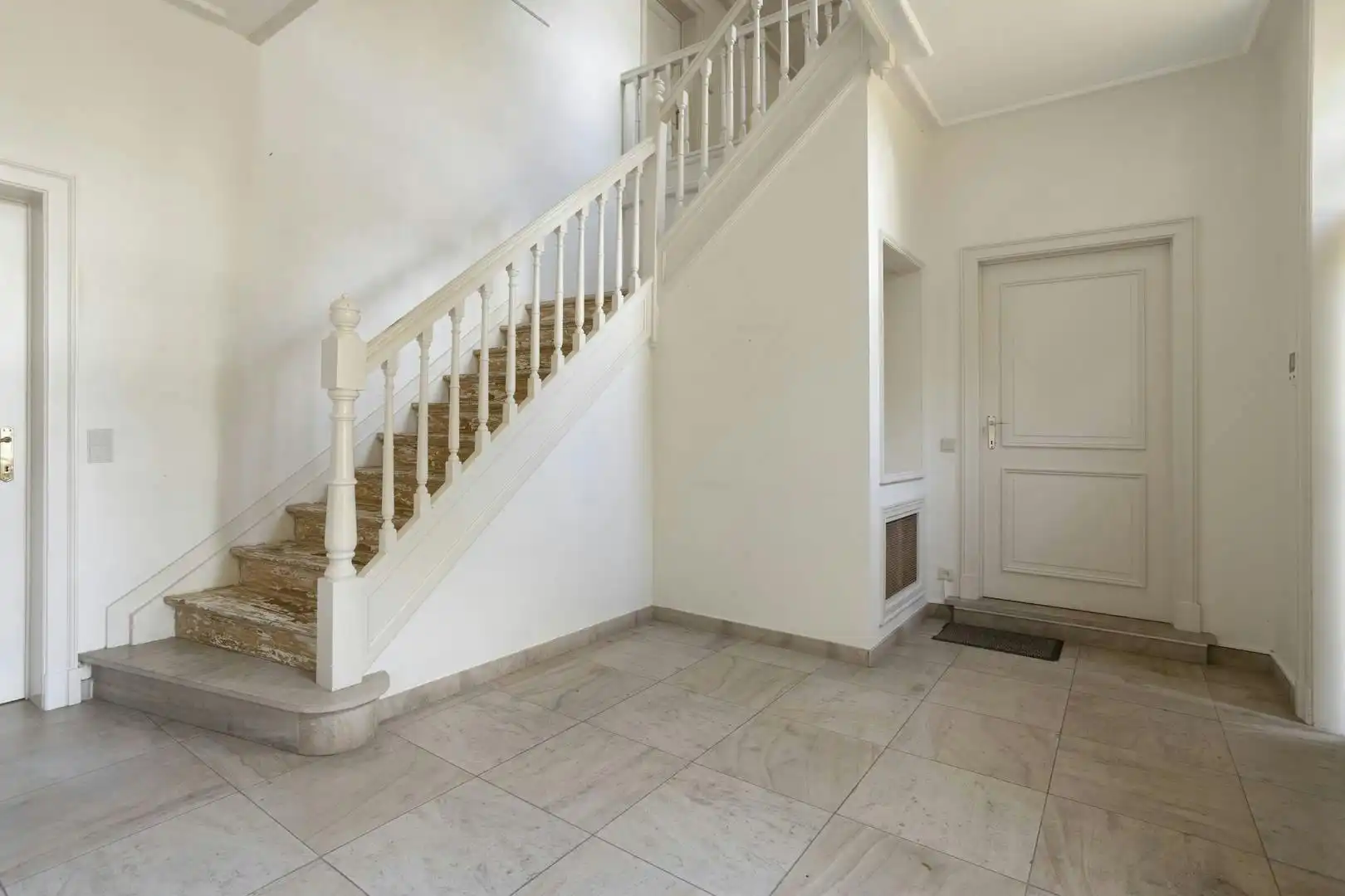 Unieke villa te koop in Zwevezele met prachtige tuin foto 14