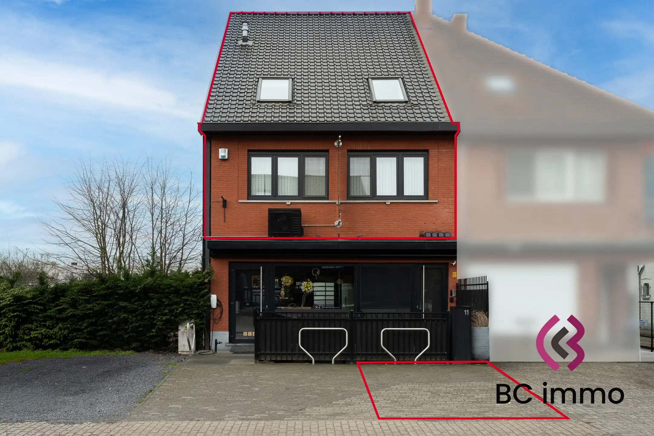 Exclusief duplex met zonneterras, designkeuken en hoogwaardige afwerking foto {{pictureIndex}}