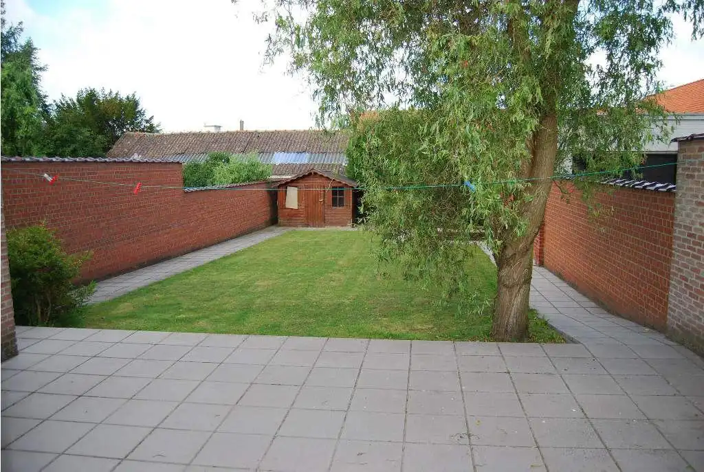 GELIJKVLOERS APPARTEMENT MET TUIN & GARAGE foto 11