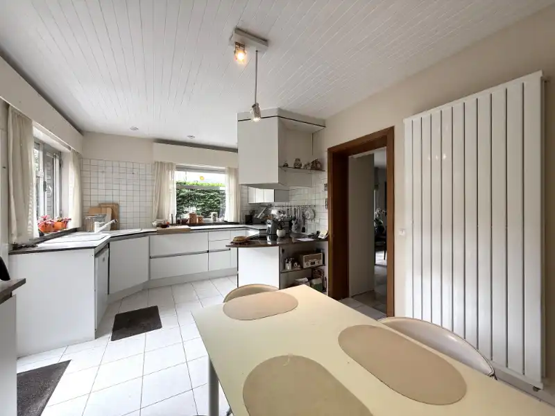 Ruime woning met kantoor en prachtige tuin op toplocatie foto 17