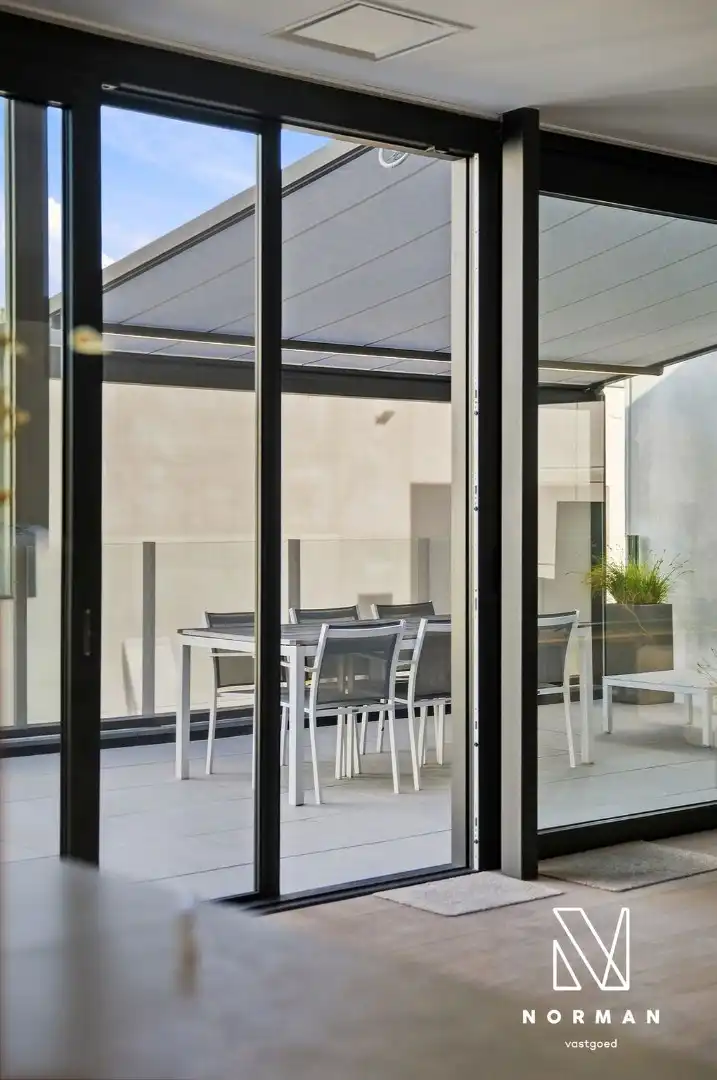 Bedrijfswoning op 1186 m² met luxueuze woonst. foto 27