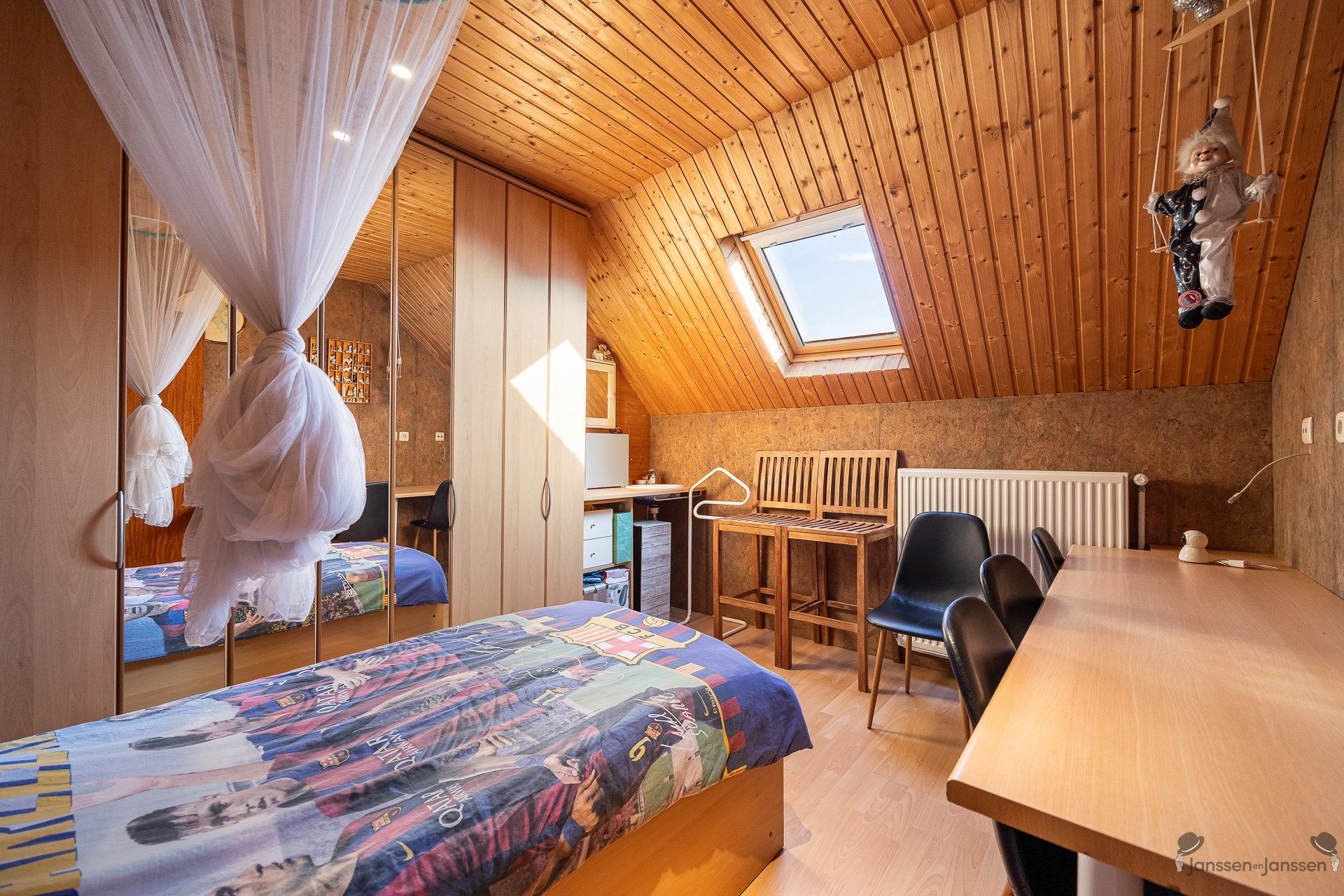 Ruime woning met bijgebouw op een perceel van 497m². foto 20