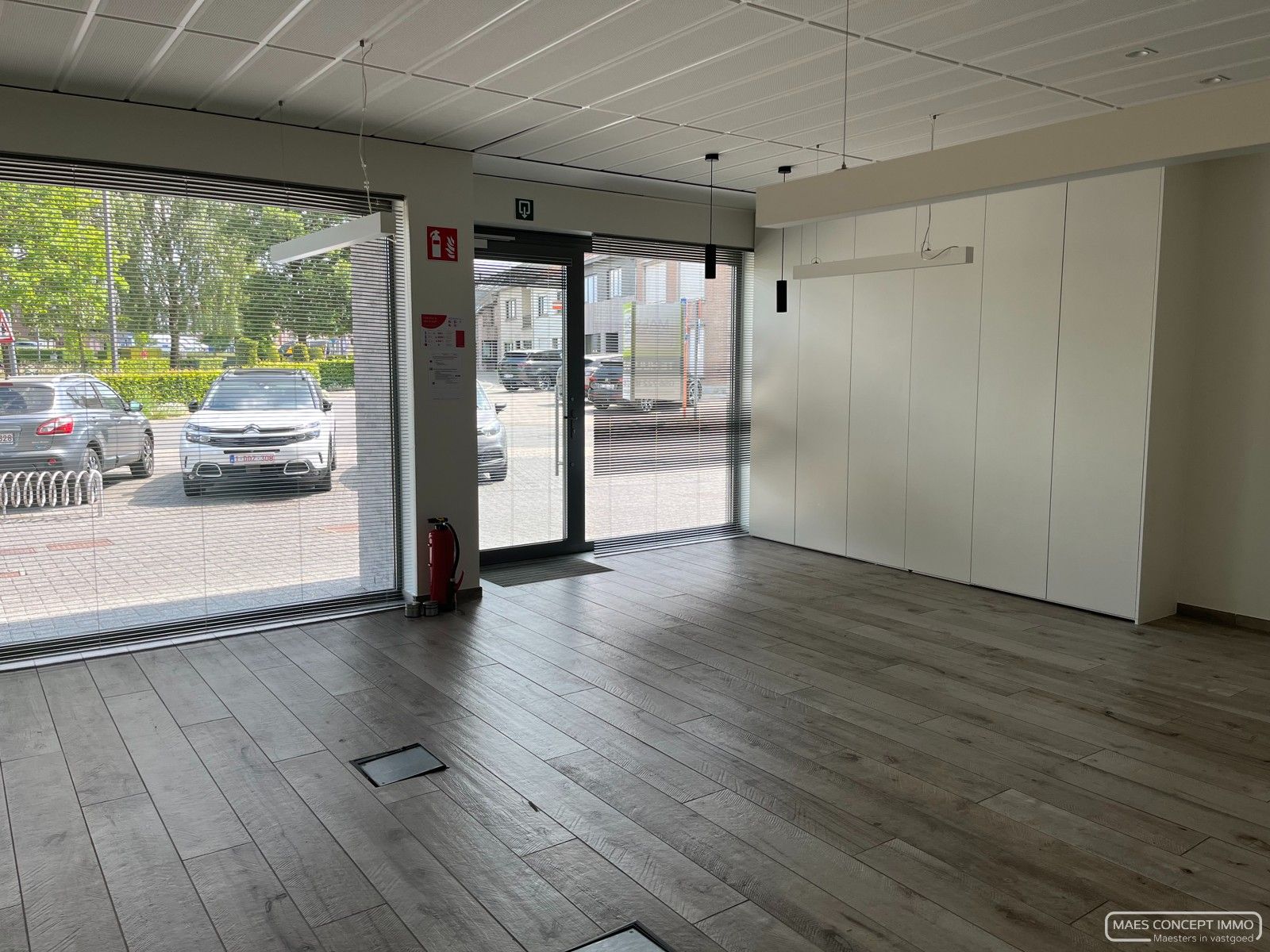 Centraal gelegen kantoor/praktijk/handelszaak te huur in Anzegem foto 3
