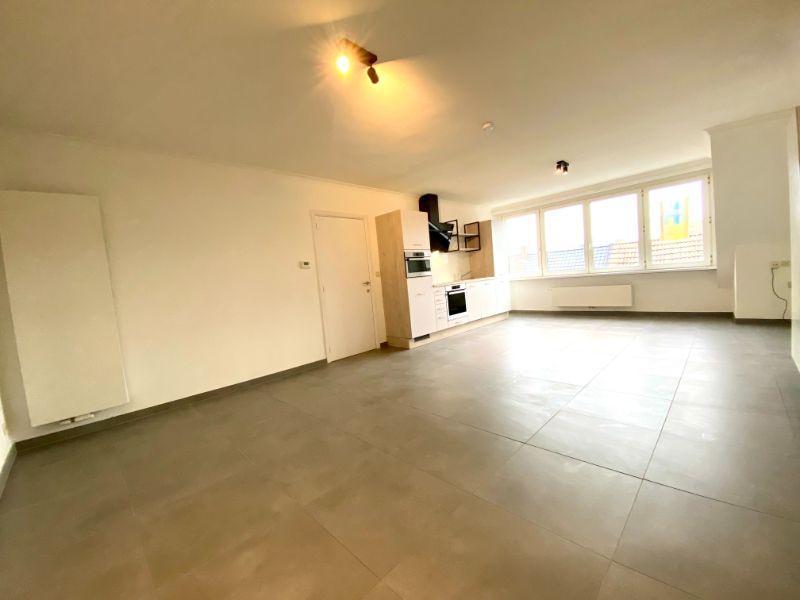 Gerenoveerd appartement met 2 ruime slaapkamer foto 3