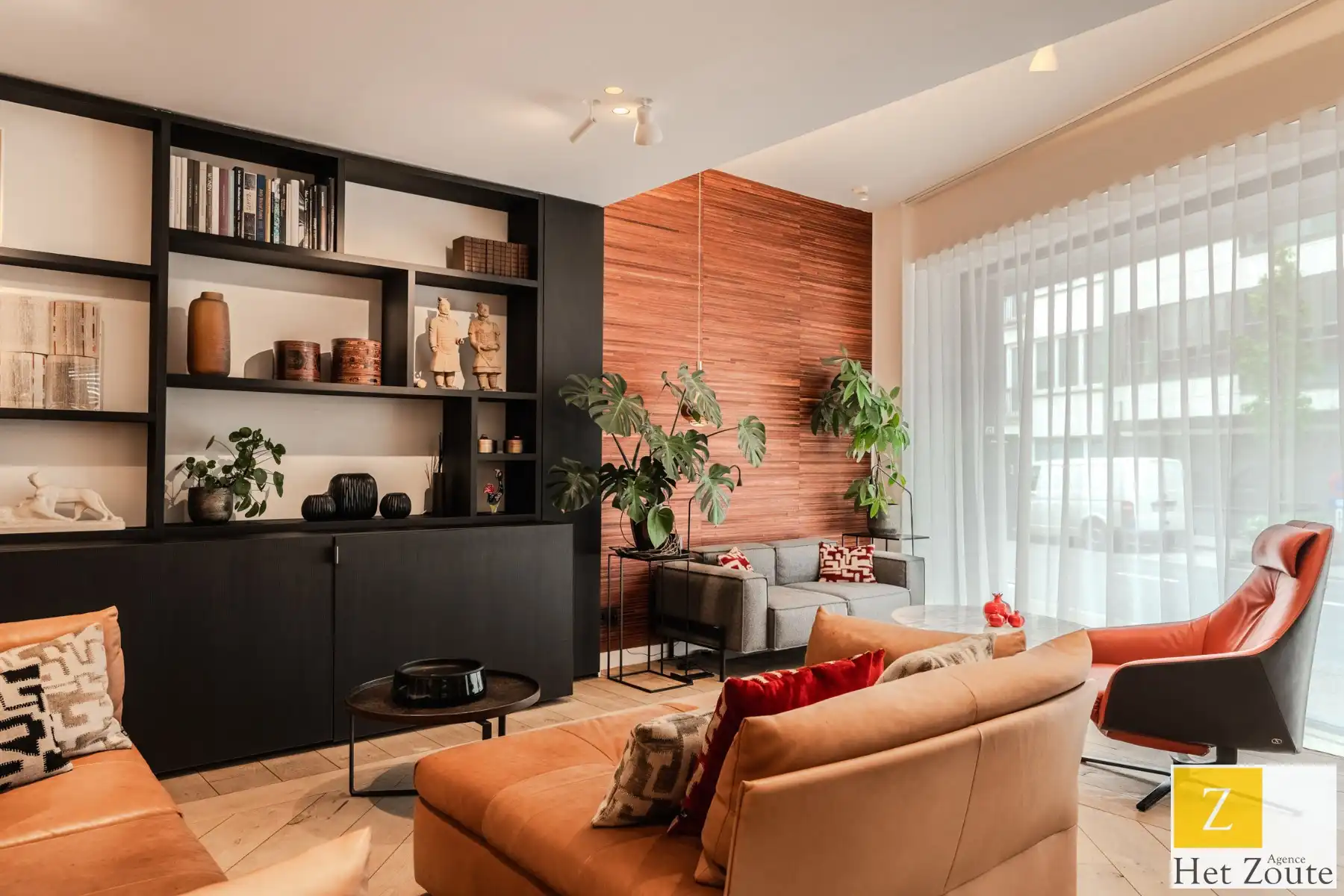 Exclusief lumineus gelijkvloers design appartement in knokke foto {{pictureIndex}}