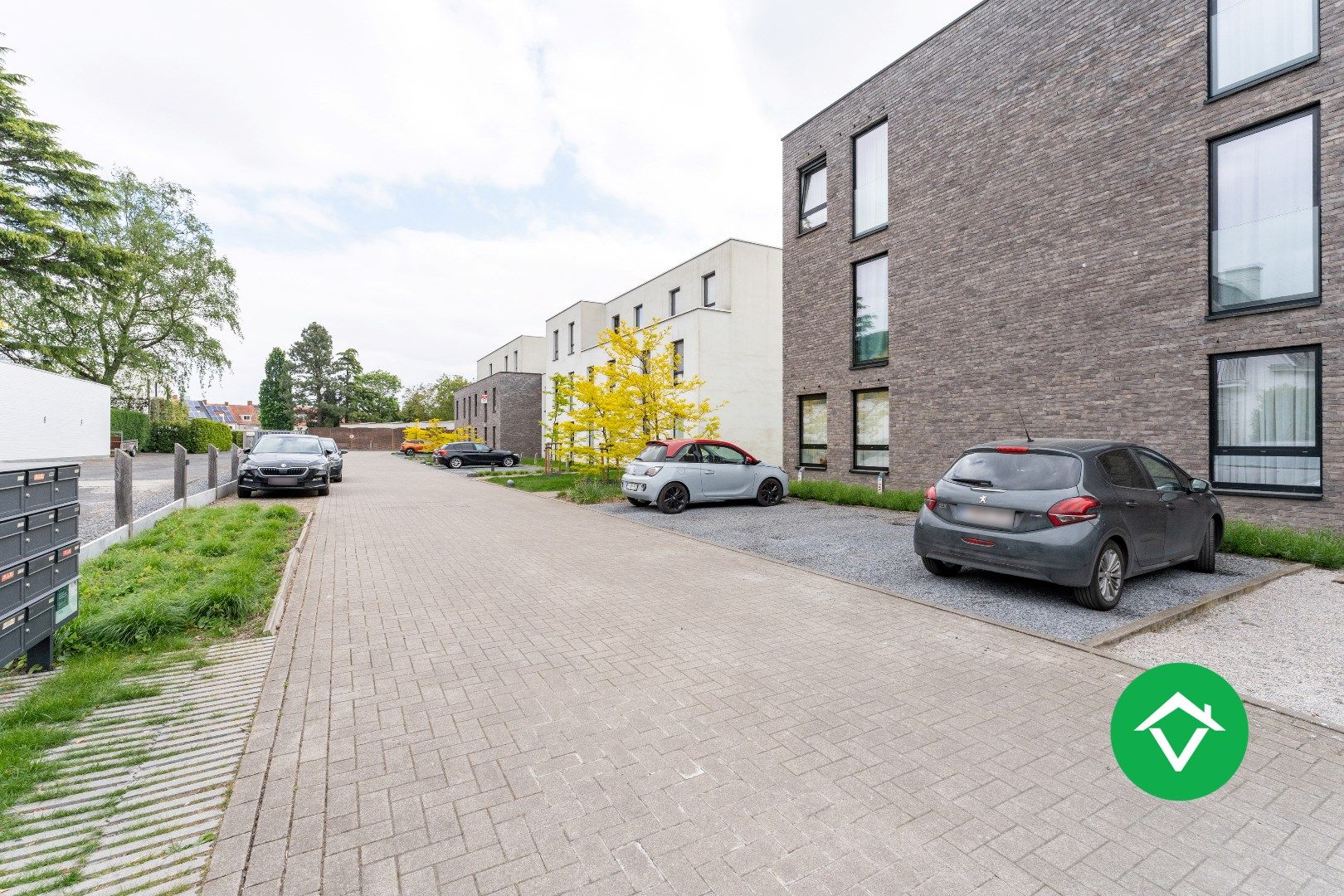 Recent, instapklaar appartement met één slaapkamer, ruim terras en autostaanplaats te Roeselare foto 27