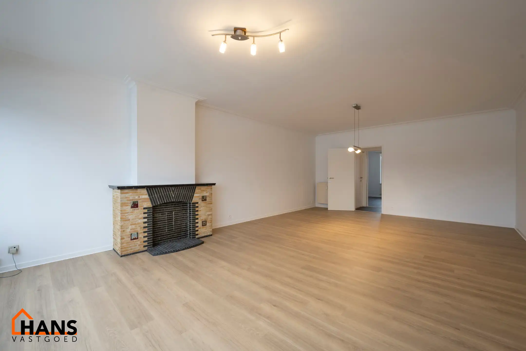 Gerenoveerd appartement met garage foto 3