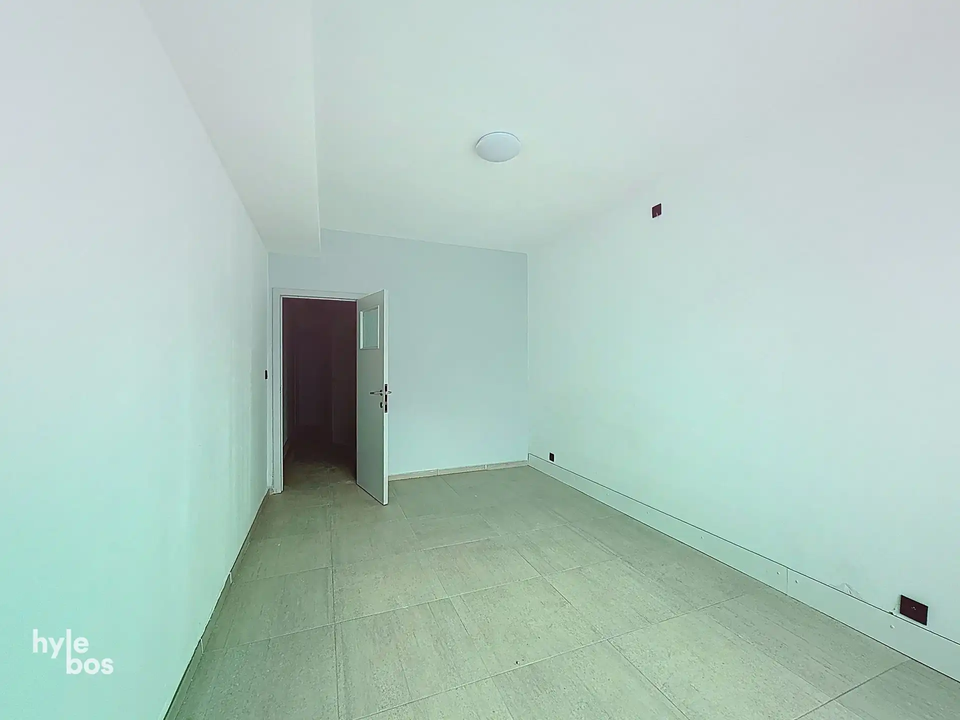 Uitzonderlijk groot gelijkvloers appartement met stadstuin en garage foto 10