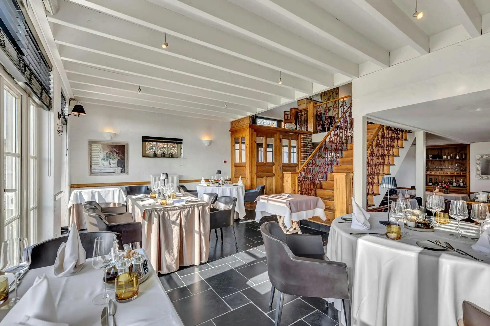 Exclusief en veelzijdig handelspand met woning te Gooik foto 5