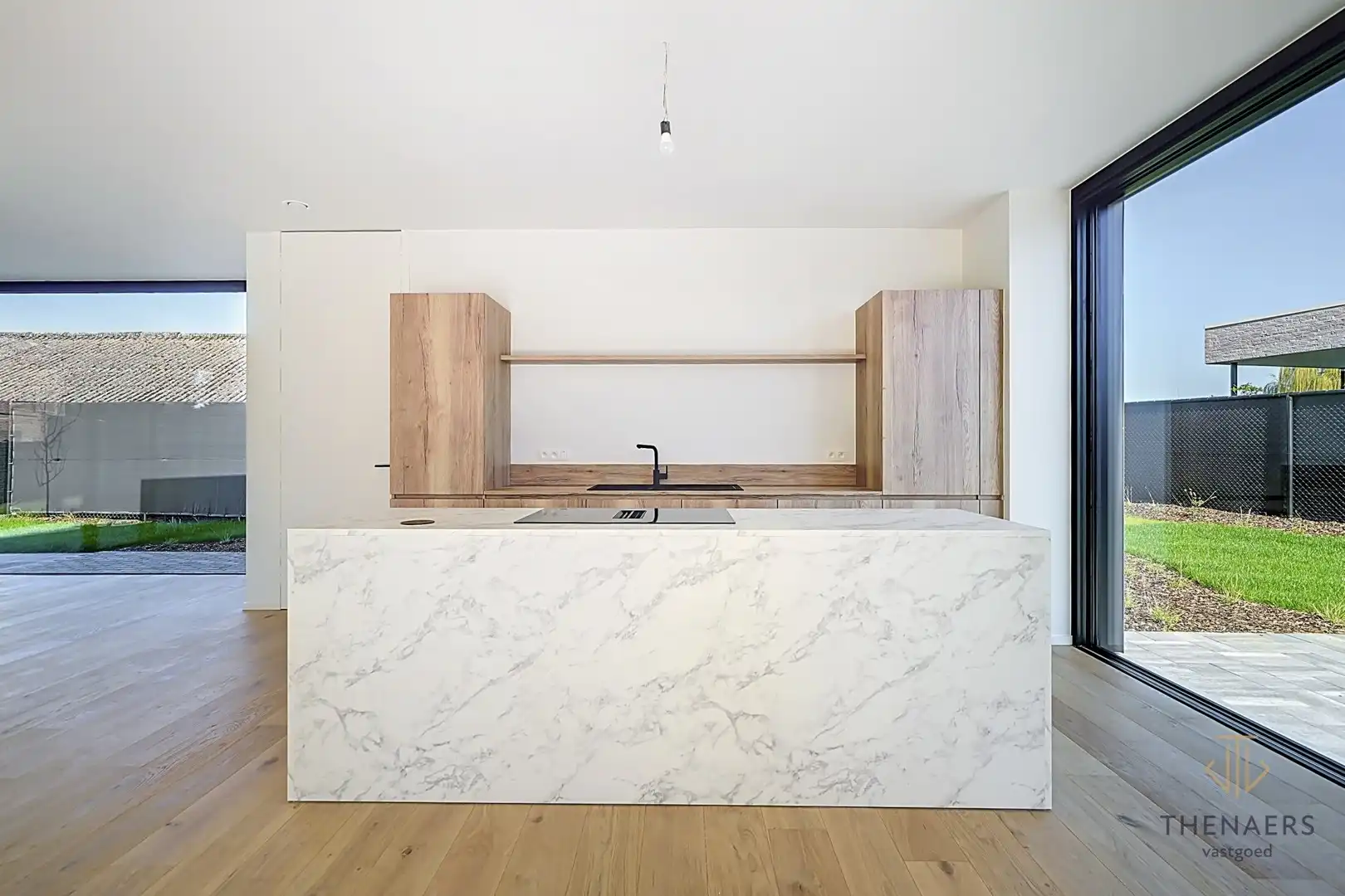 Strakke en luxueus gerenoveerde open bebouwing met hoogwaardige afwerking en EPC A in Wilderen. foto 10