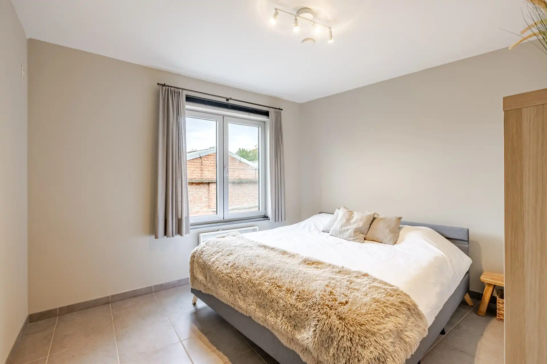Instapklaar appartement met terras op uitstekende ligging in Erembodegem foto 12