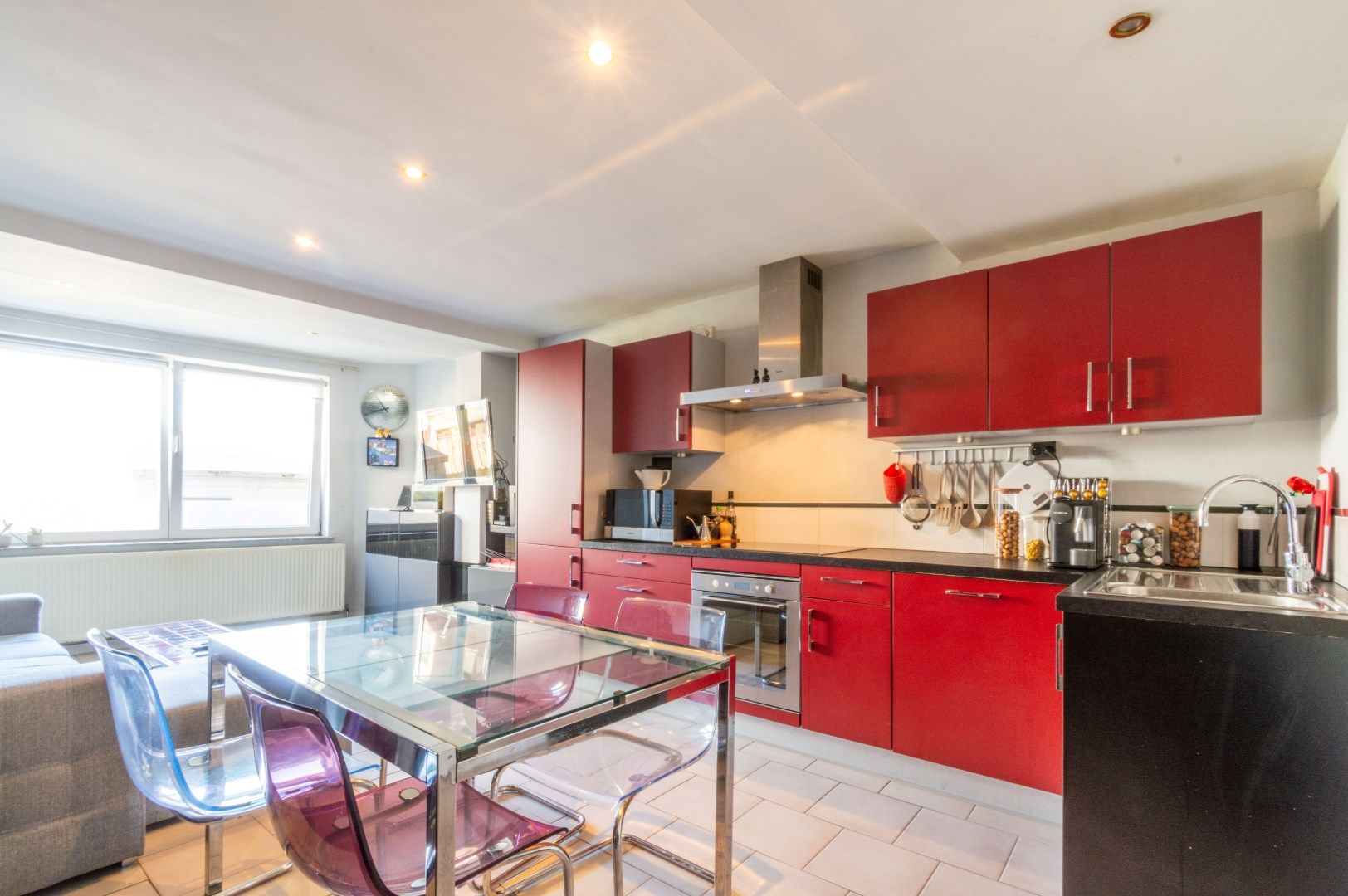 Een instapklaar appartement (60m²) met oa. 1 slaapkamer foto 2