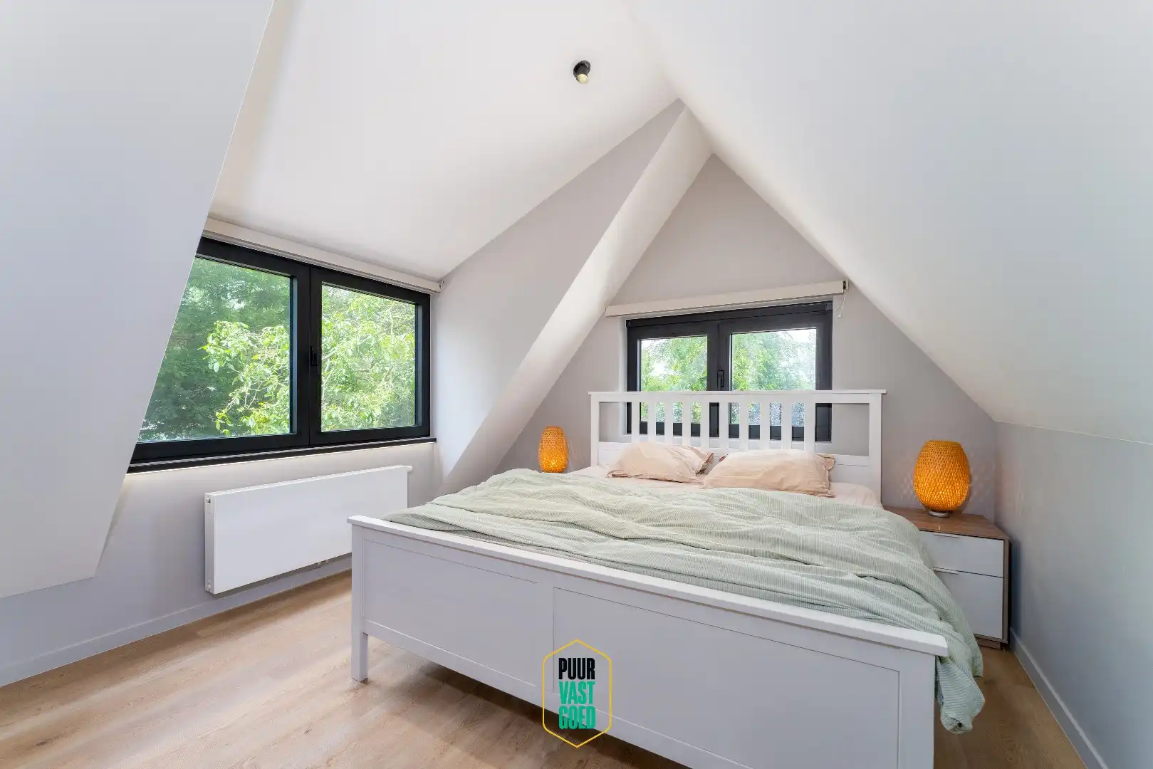 Knap gerenoveerde villa in uitgestrekte tuin foto 15