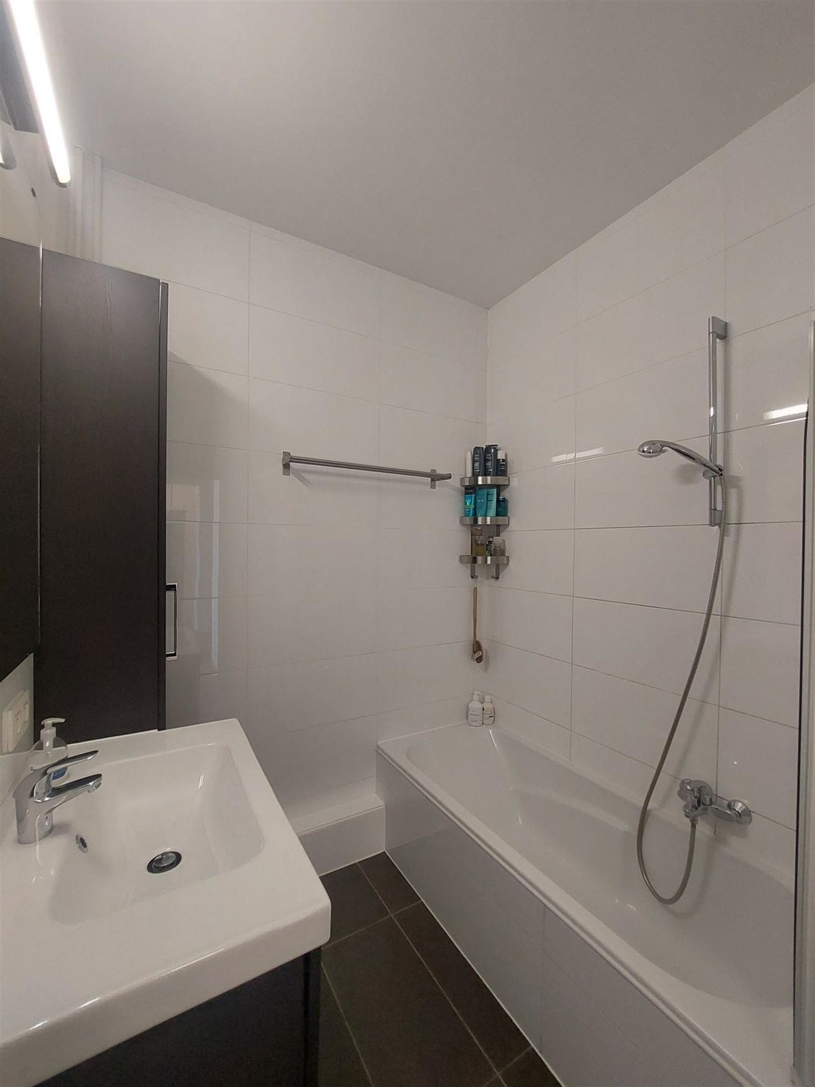 Volledig gerenoveerd appartement met 2 slpks en terras foto 12