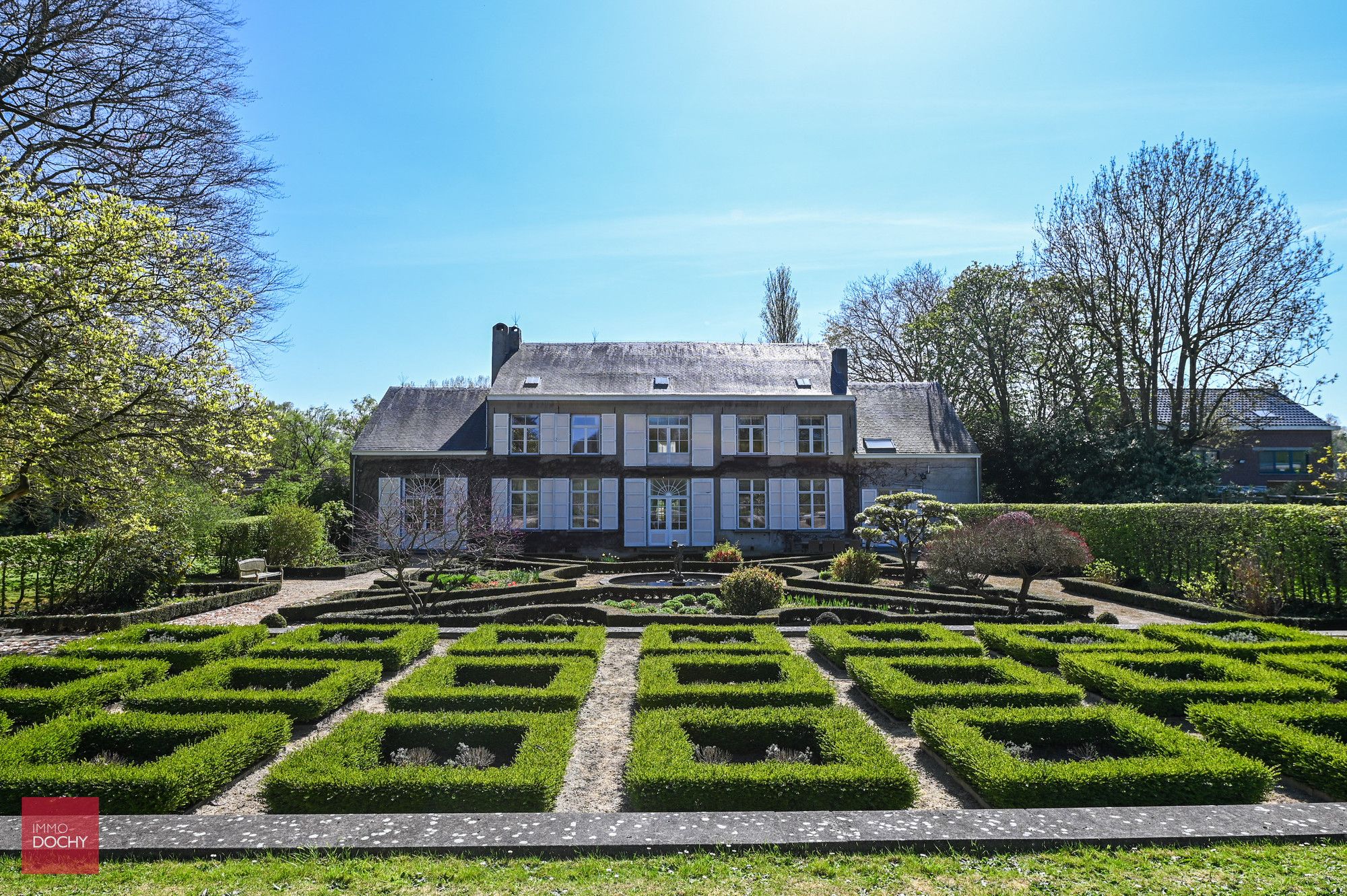 Klassevolle manoir met zicht op kerk van St. Bavo foto 11