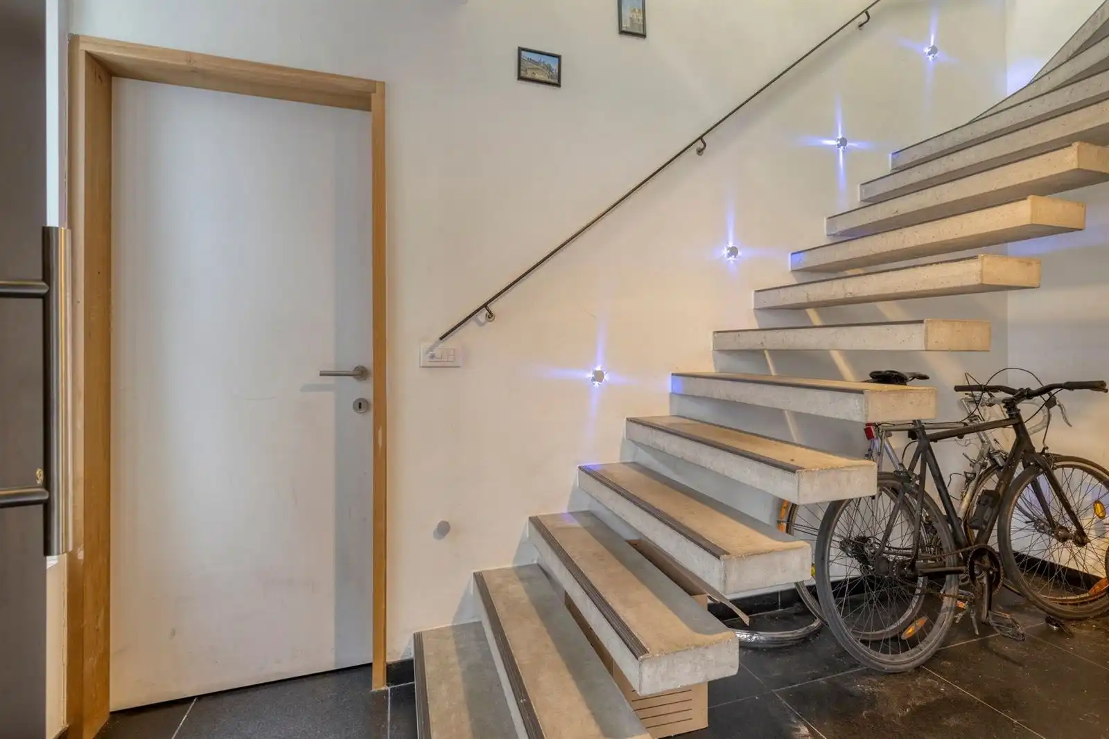 Unieke moderne triplex appt  met ruime garage op toplocatie in een steegje van de Kouter foto 3