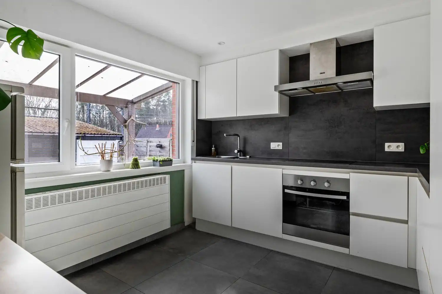 Aangename woning met ruime tuin en magazijn Te Koop op toplocatie in Begijnendijk foto 6