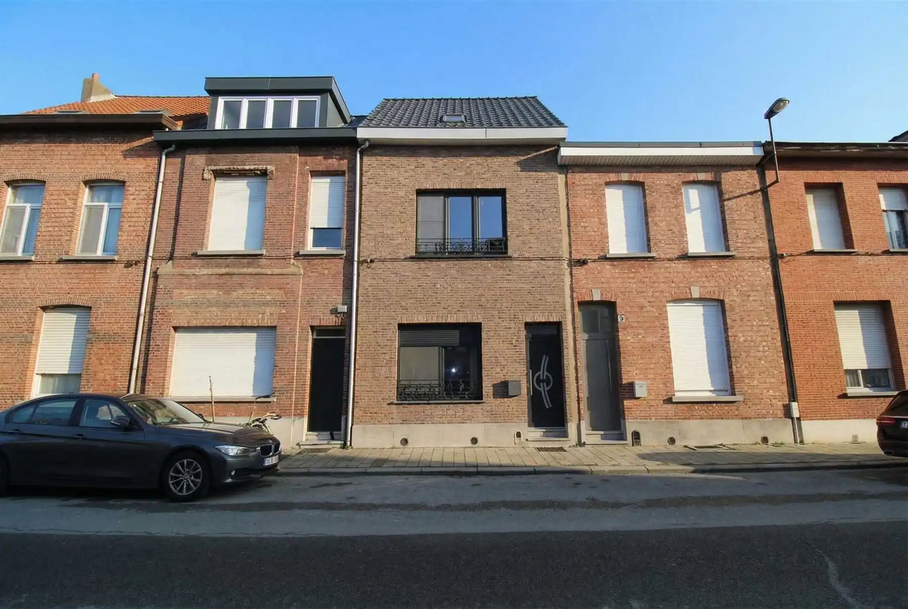Hoboken: Instapklare woning met 5 slpk en ruime tuin foto {{pictureIndex}}