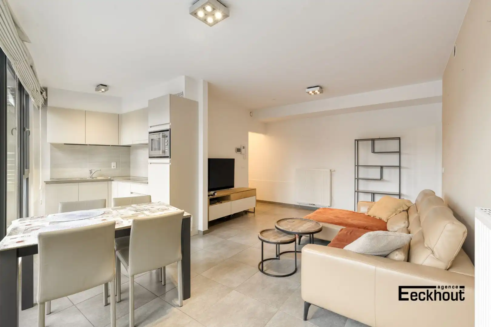 Modern appartement met terras en open zicht op Petrus- en Paulusplein. foto 10