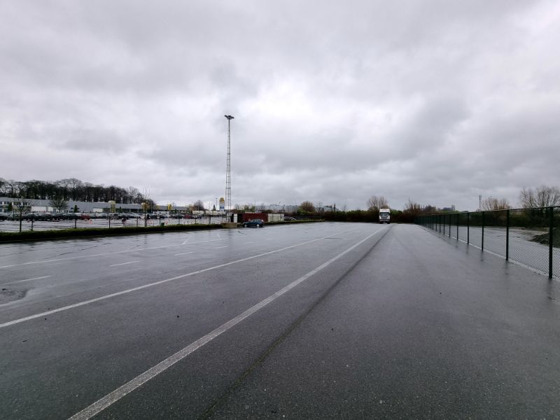 Verhard terrein / parking / buitenstockage te huur foto {{pictureIndex}}