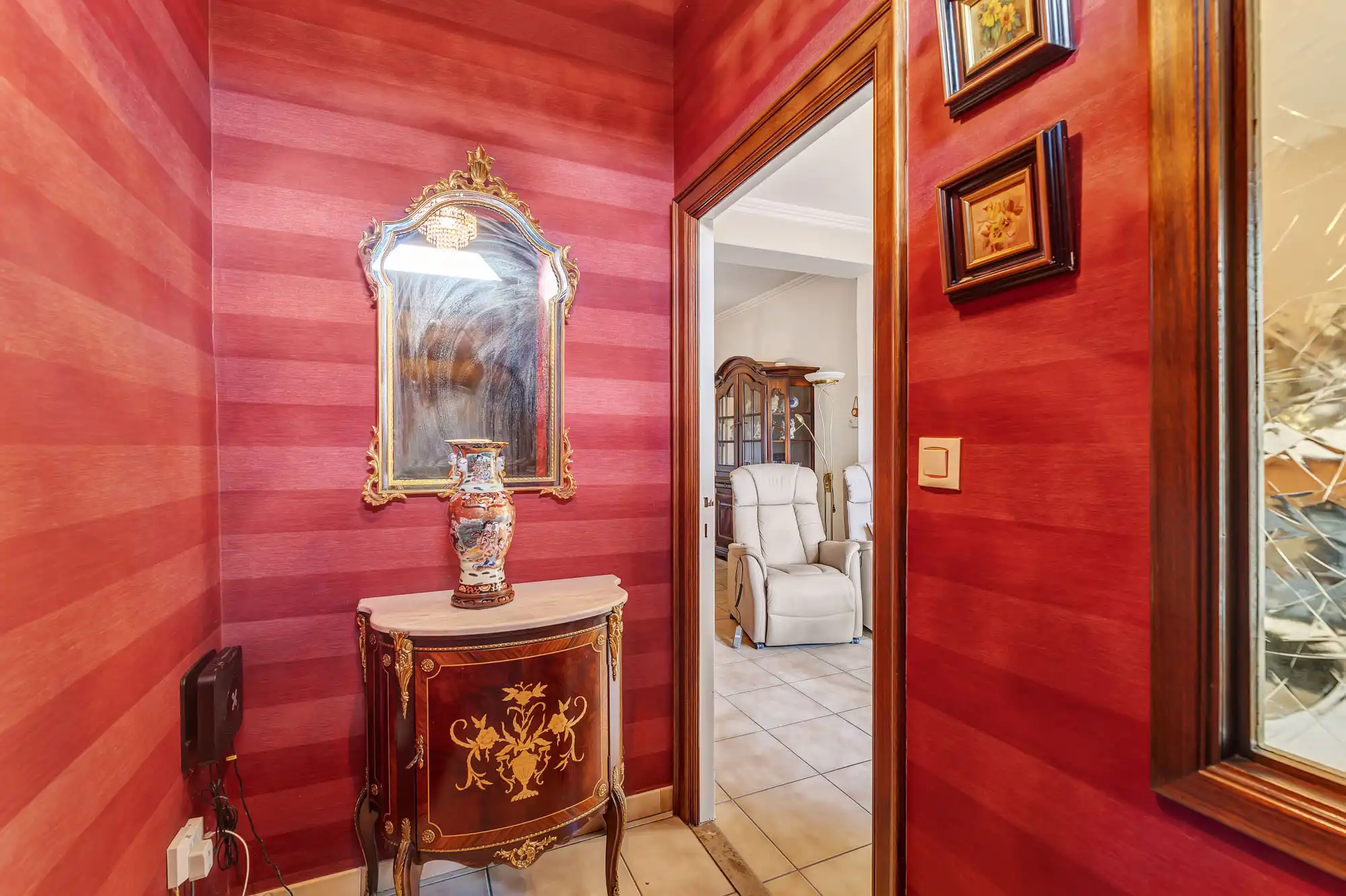 Goed onderhouden woning met garage foto 12