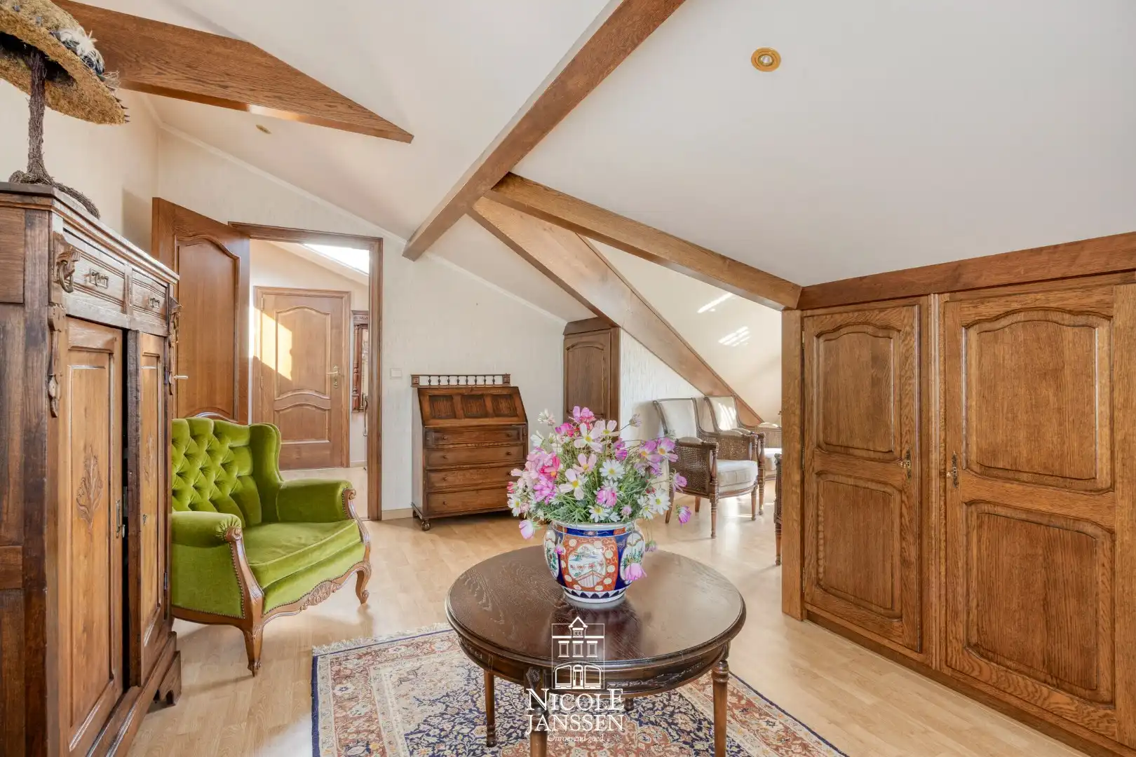 Ruime woning in landelijke omgeving foto 22