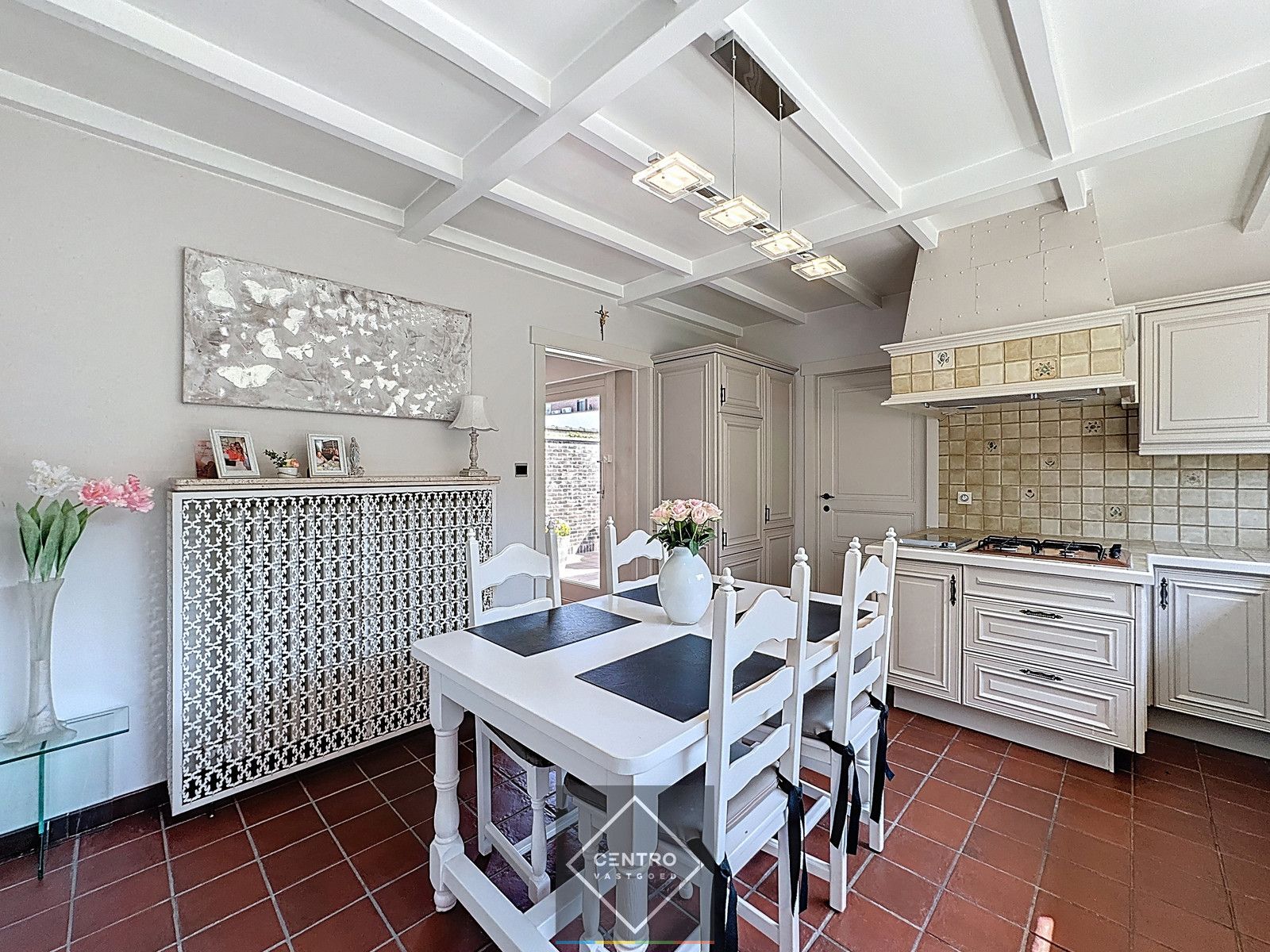 PERFECT ONDERHOUDEN woning met 3  à 4 slpks en 2 garages! foto 9