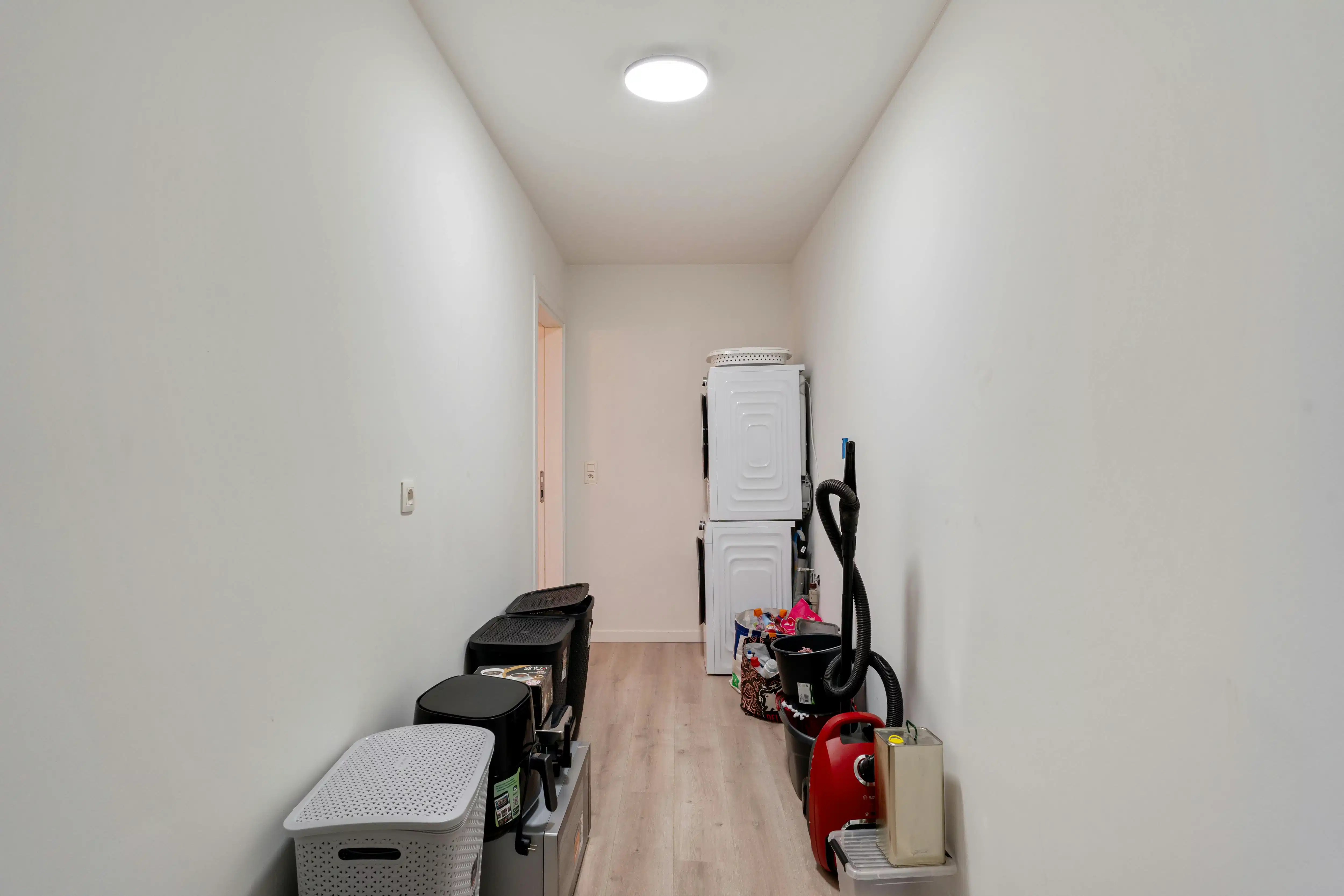 Rendabele opbrengsteigendom met handelspand, magazijn, woonst en 2 appartementen in Genk foto 8