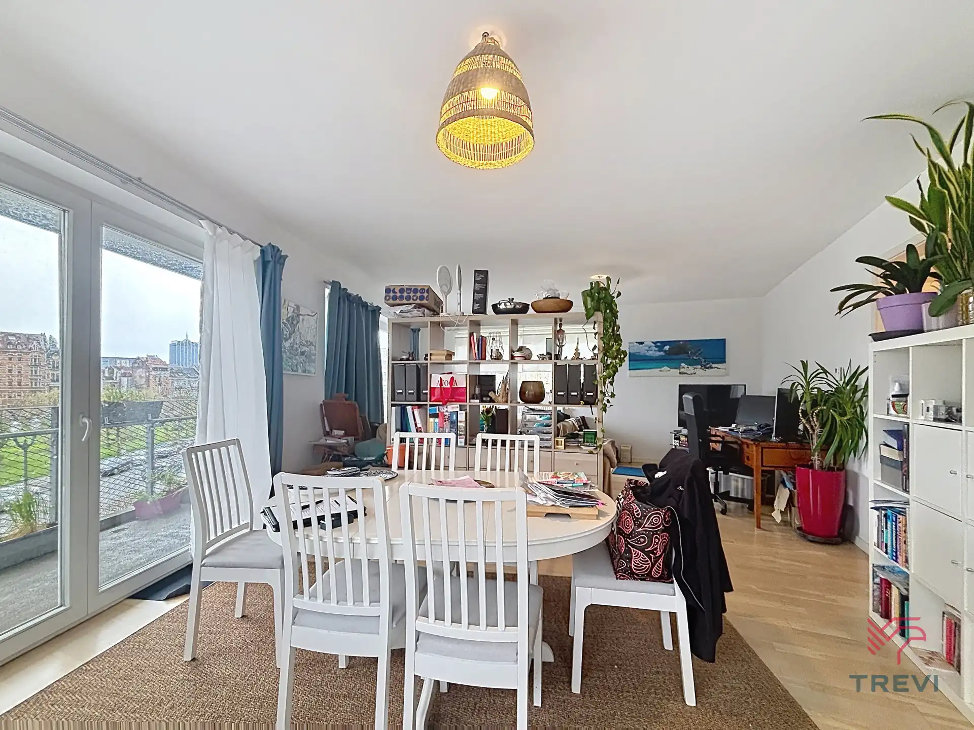 Mooi ongemeubileerd appartement met 3 slaapkamers foto 3