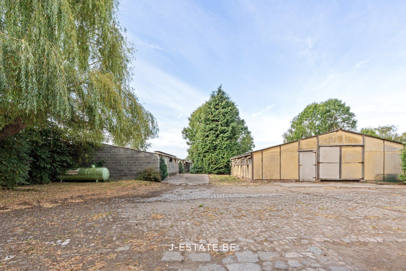 Authentieke vierkantshoeve met binnenplaats, bijgebouwen en prachtig uitzicht foto 25