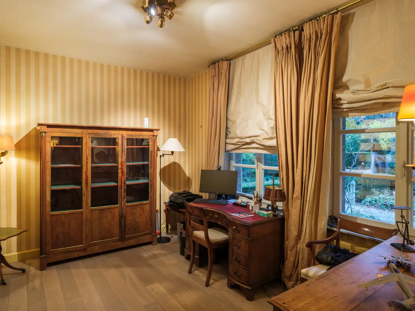 Klassieke villa met 390 m² woonoppervlakte op een perceel van 2.278 m² foto 3