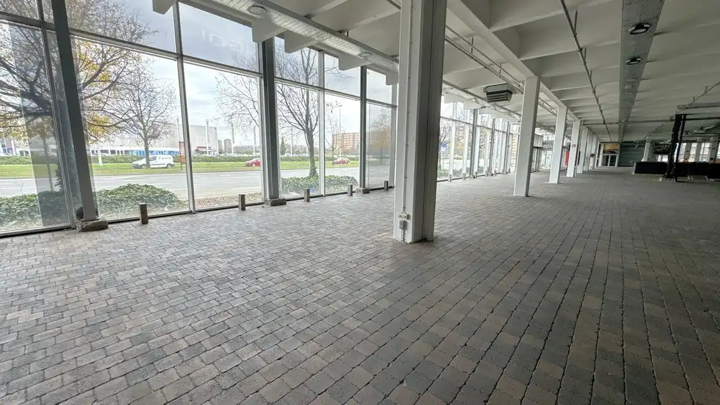 Magazijn met showroom te huur op commerciële site in haven Antwerpen foto 2