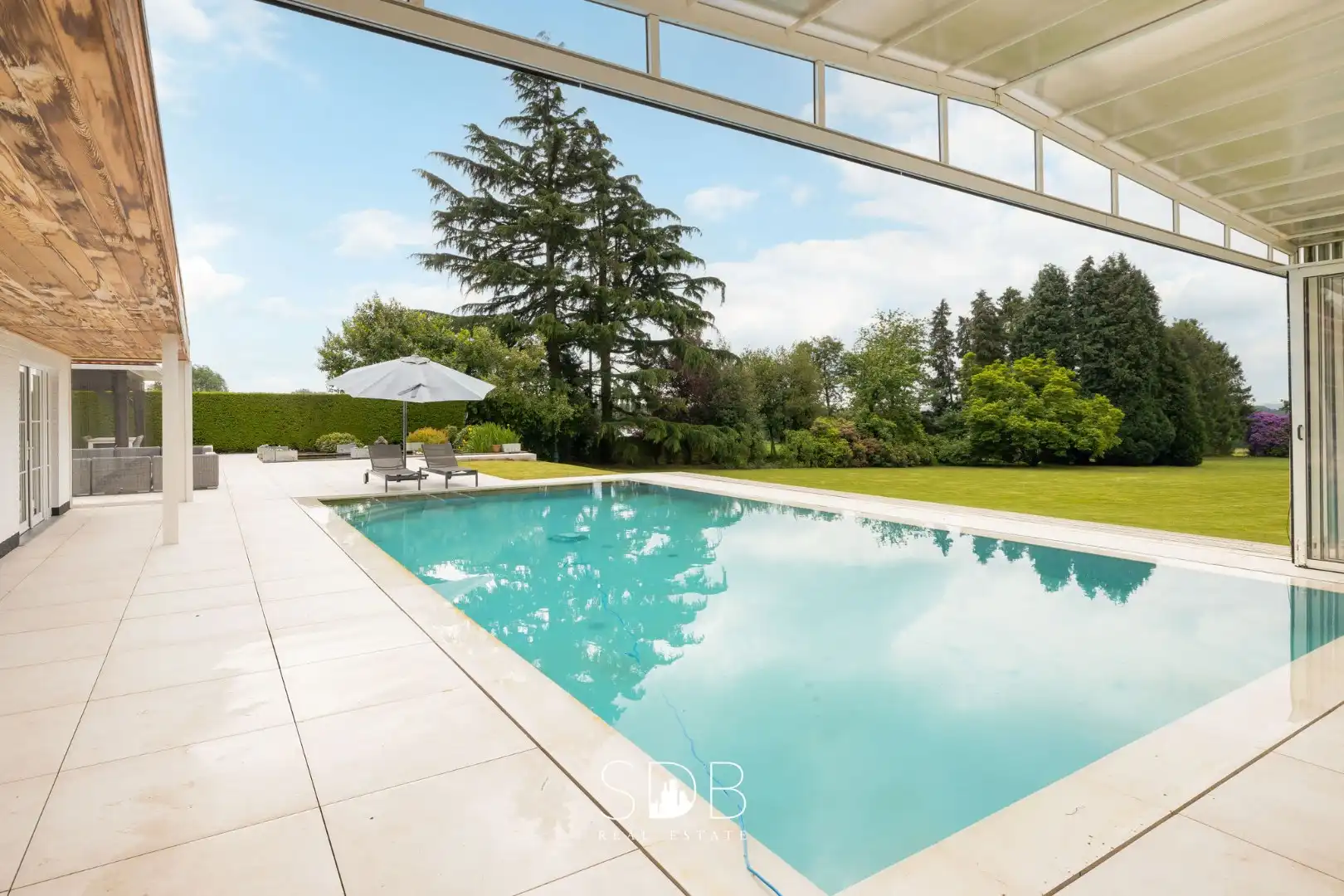 Prachtige villa met zwembad, paardenstallen, paddock en grasland op 1,3HA foto 30