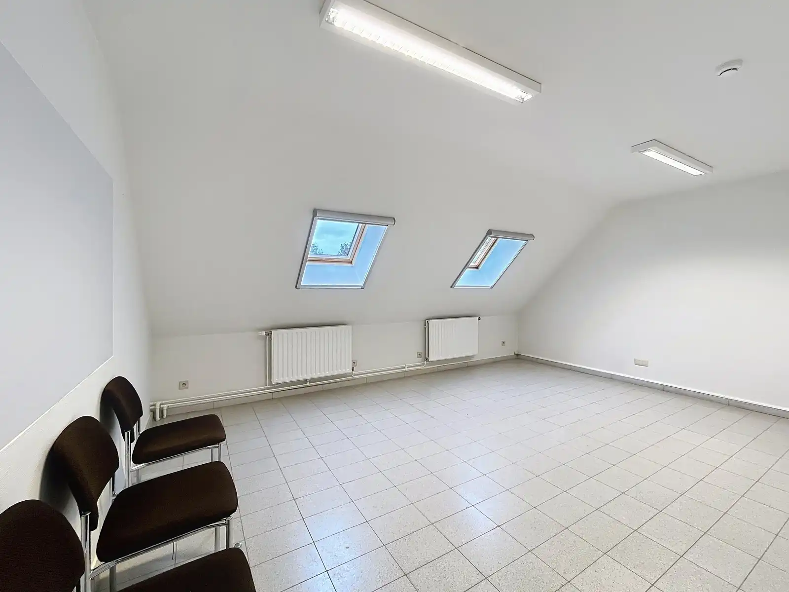 Vlot bereikbare kantoorruimtes in Kinrooi.  foto 9