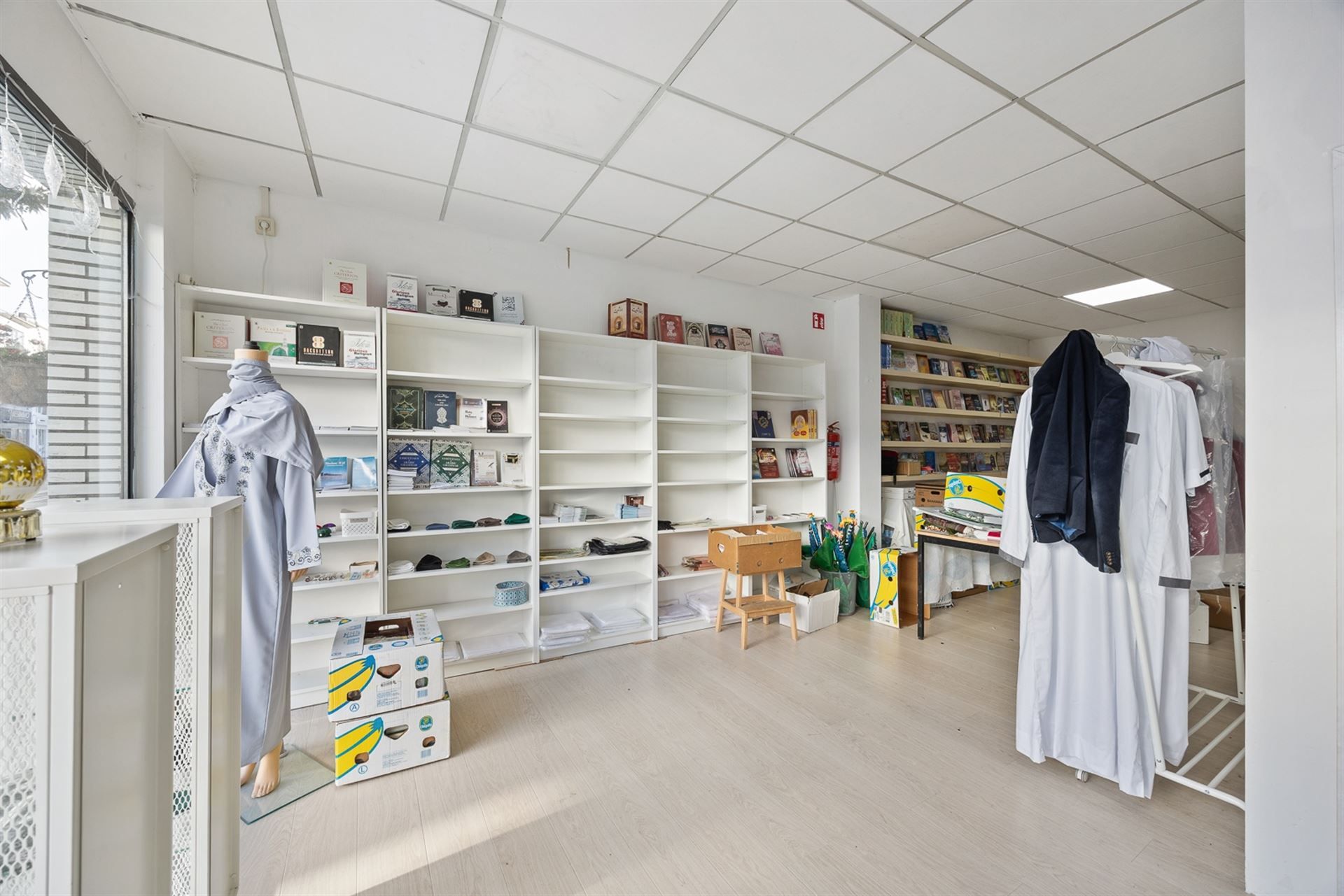 Handelsruimte met magazijn van 330 m2 foto 2