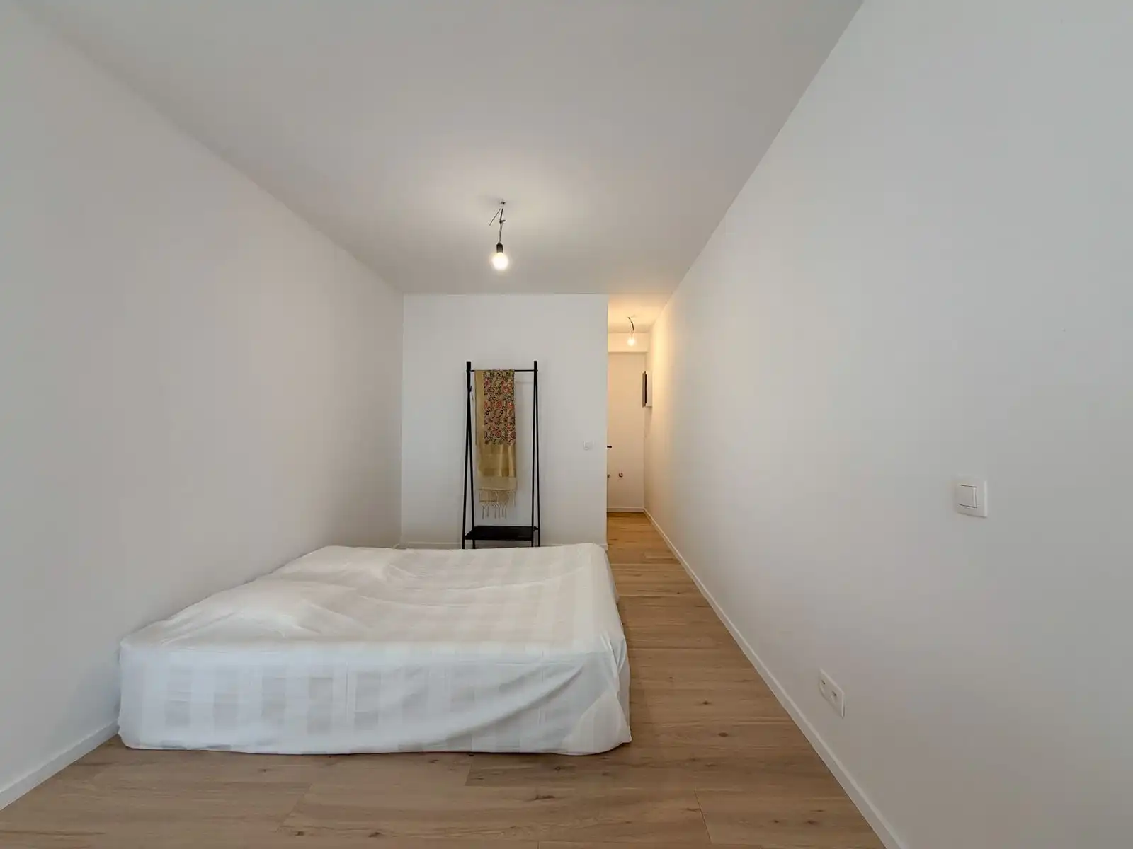 LICHTRIJKE, GERENOVEERDE STUDIO OP TOPLOCATIE AAN HET WAPENPLEIN foto 9
